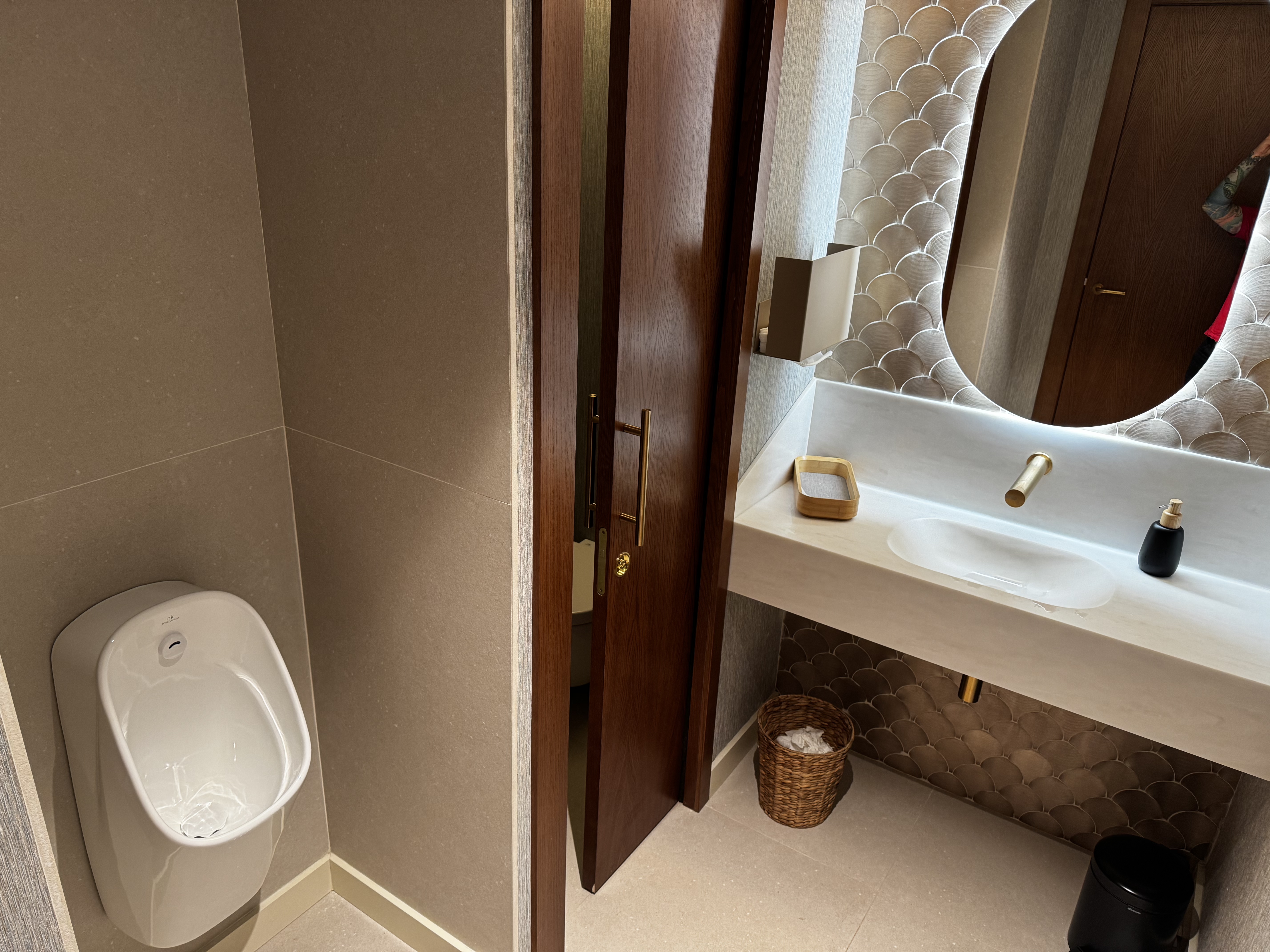 Grand Hotel Centenari Valencia Marriott Autograph Collection underground bathroom