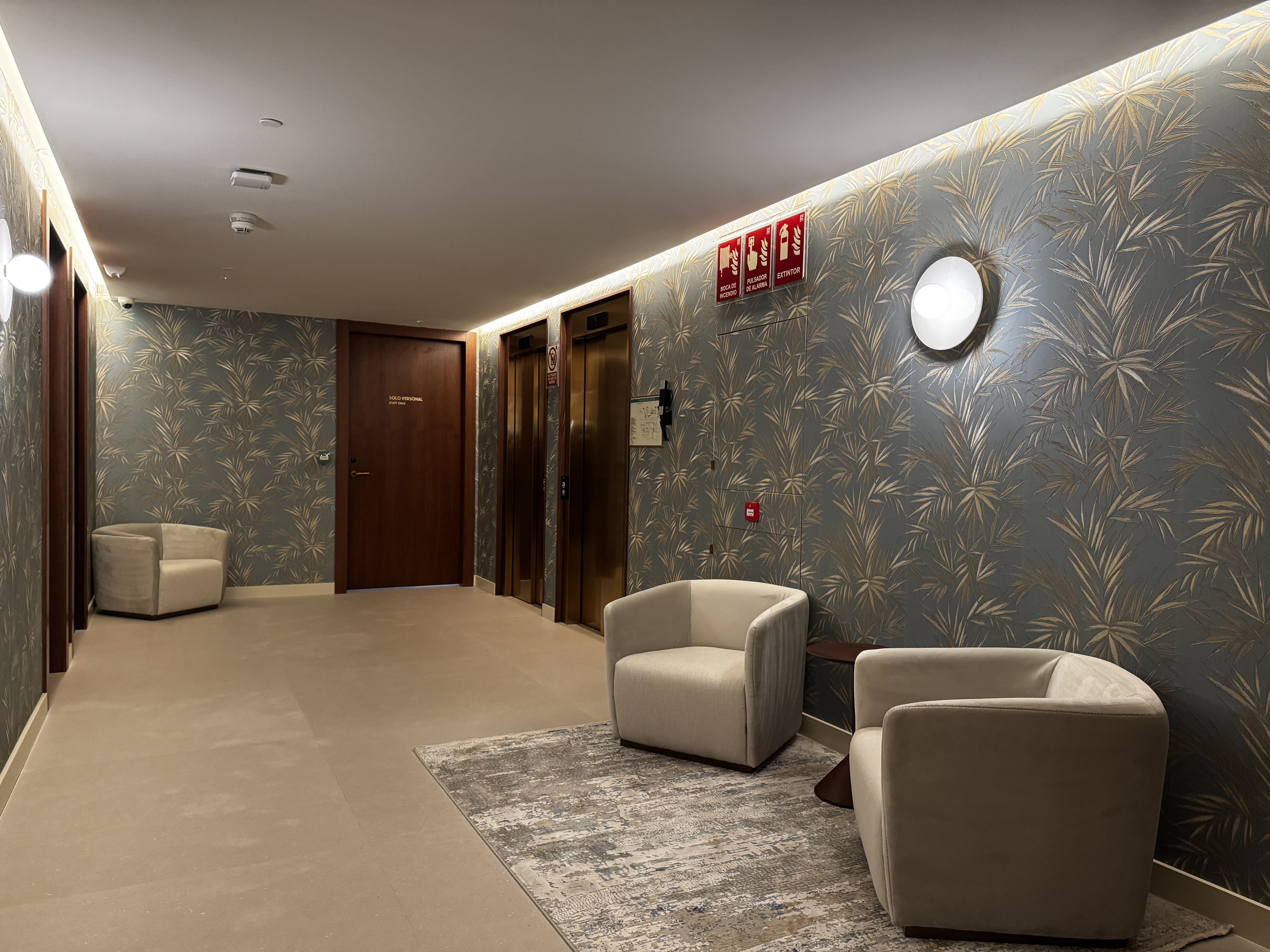 Grand Hotel Centenari Valencia Marriott Autograph Collection underground seating area
