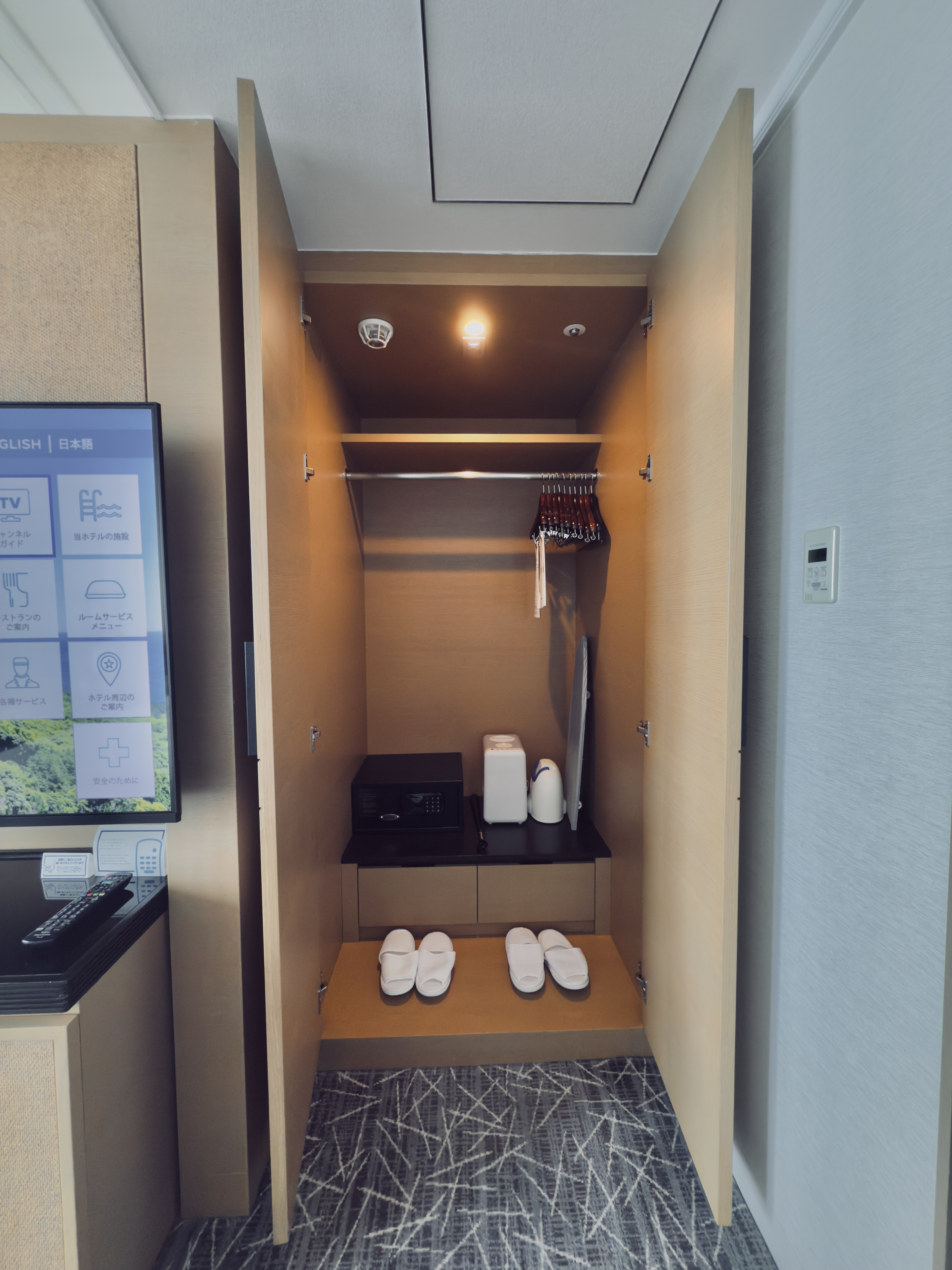 Hilton Odawara Resort room closet Hilton Odawara Resort room closet