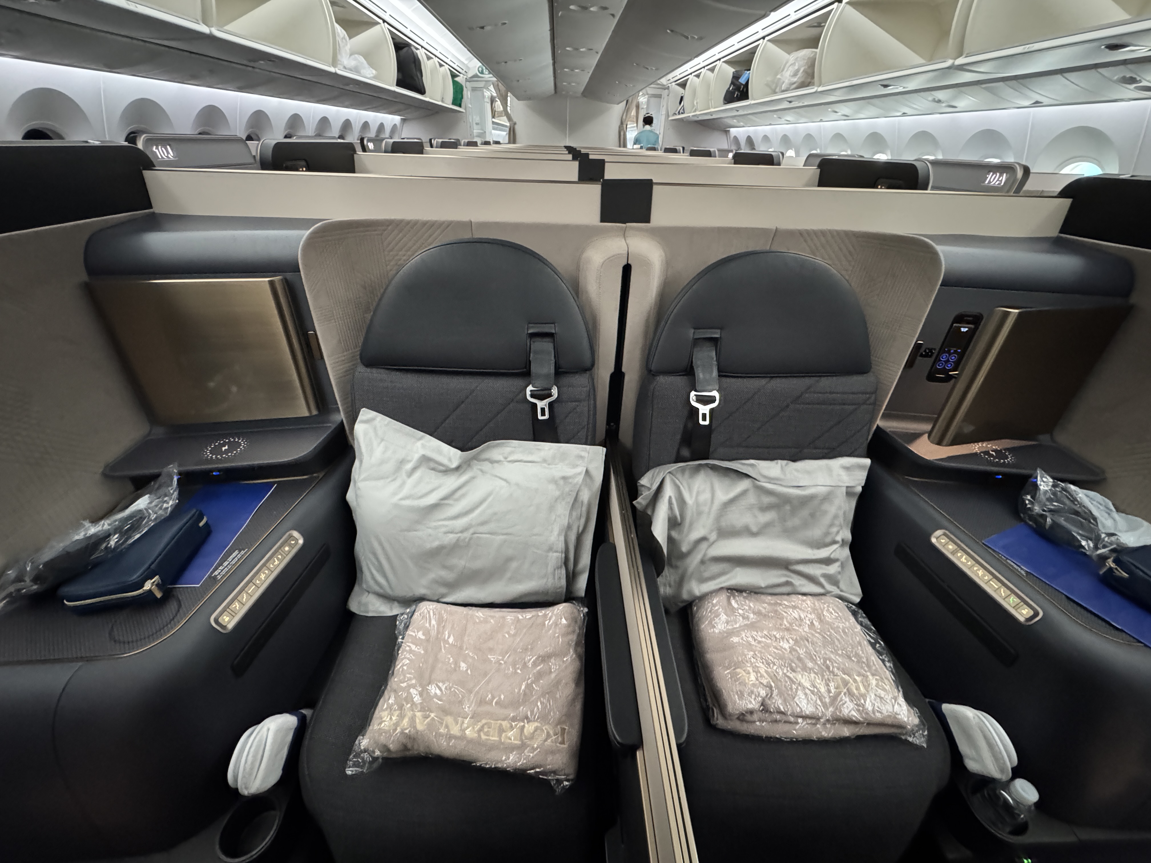 Korean Air B747 8 Delta Planes ATL Korean Prestige 2.0 Suites MIddle Pair 7EF