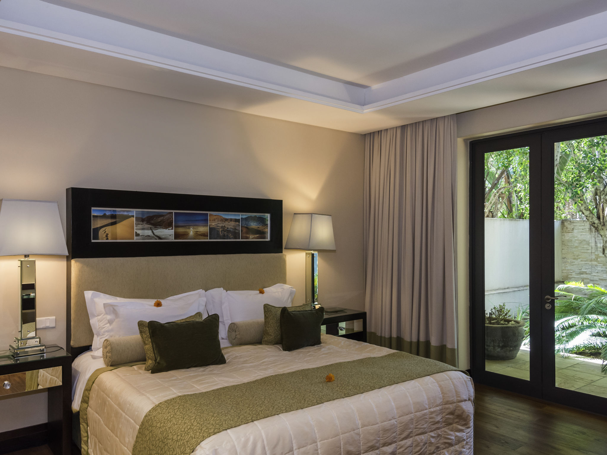 No5 by Mantis and 2010 Villa No5 by Mantis and 2010 Villa