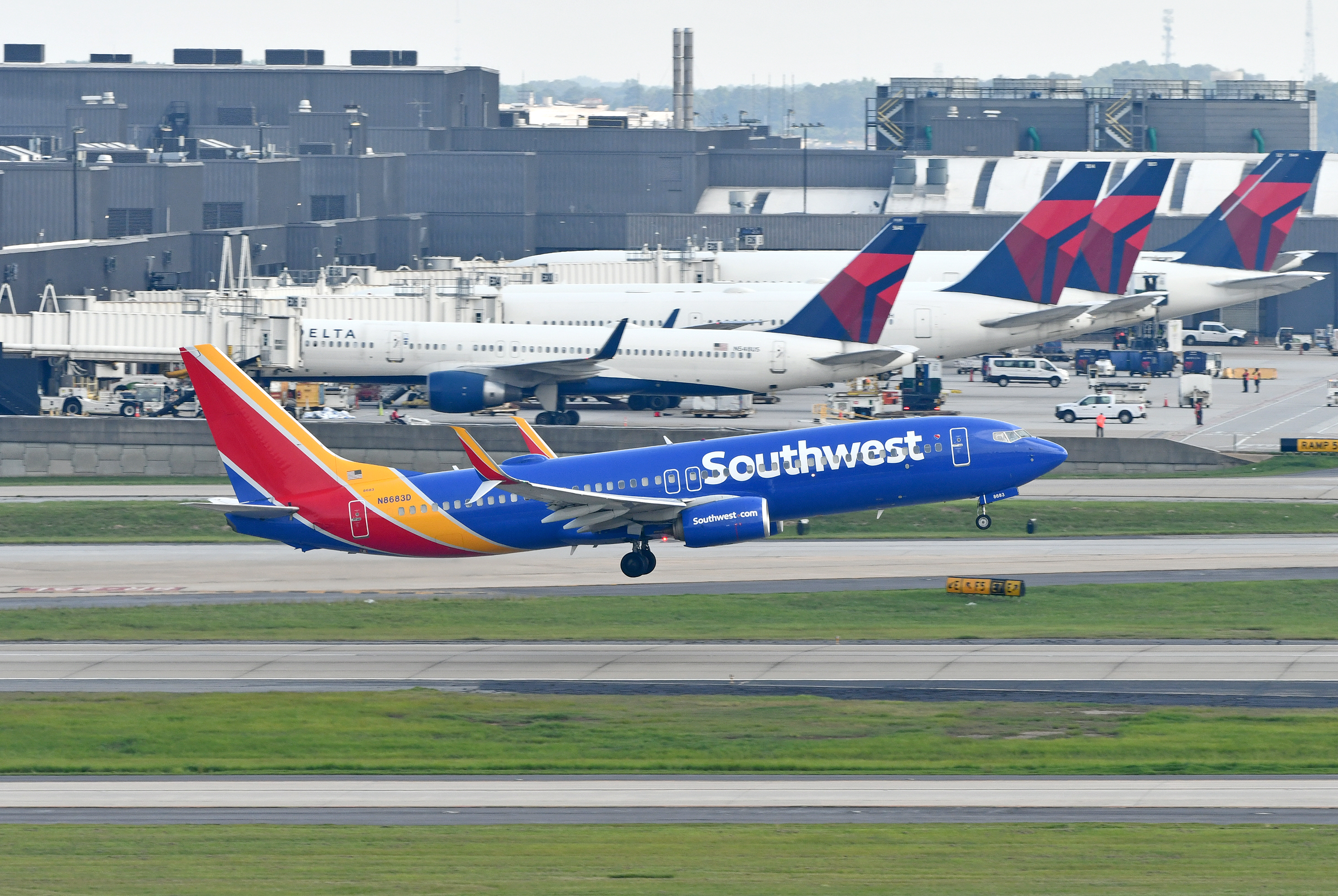 Southwest B737 800 Takeoff Delta Planes ATL