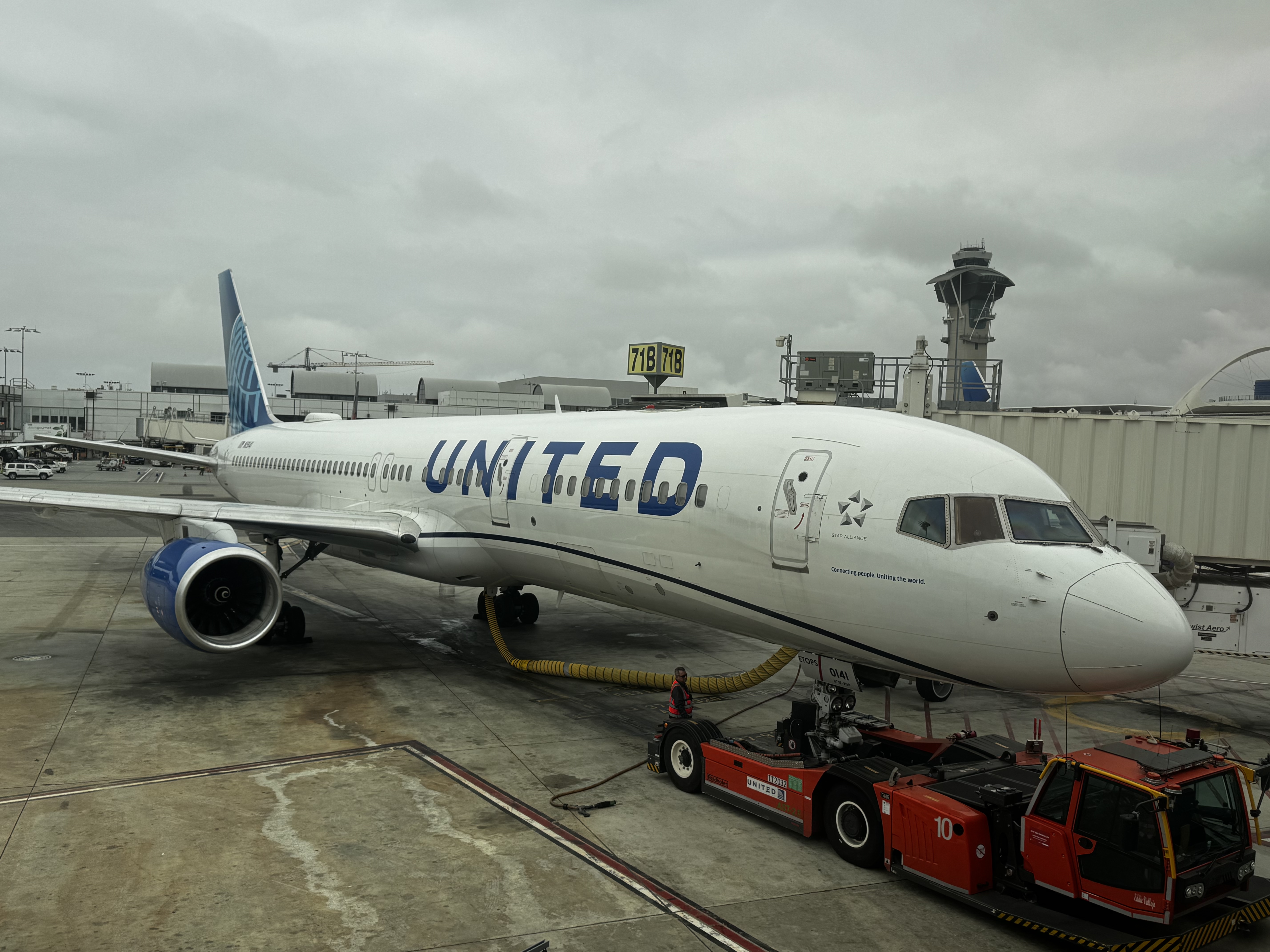 United Airlines B737 at LAX gate