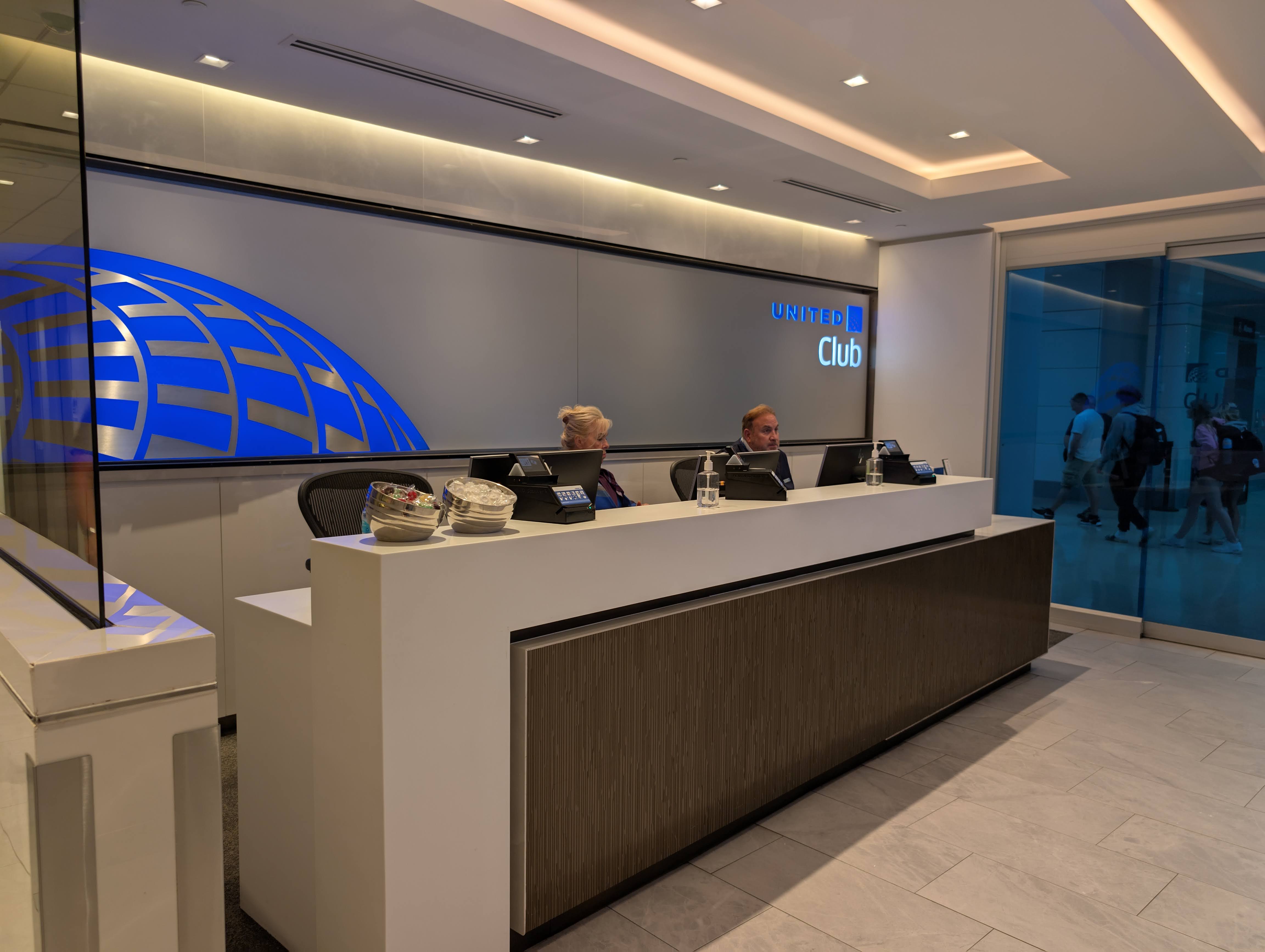 United Club FLL check in desk