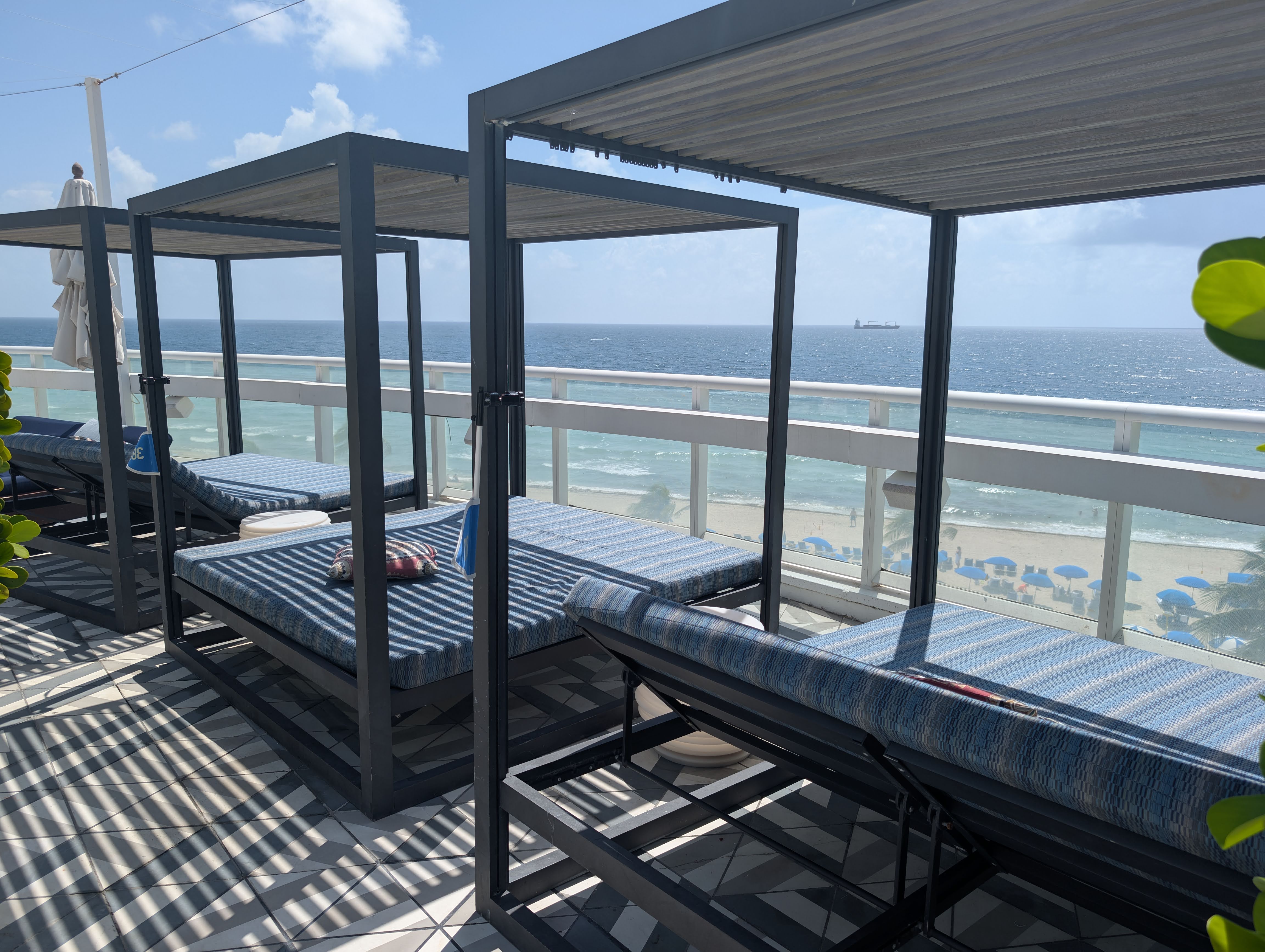 W Fort Lauderdale amenities WET East beachfront seating