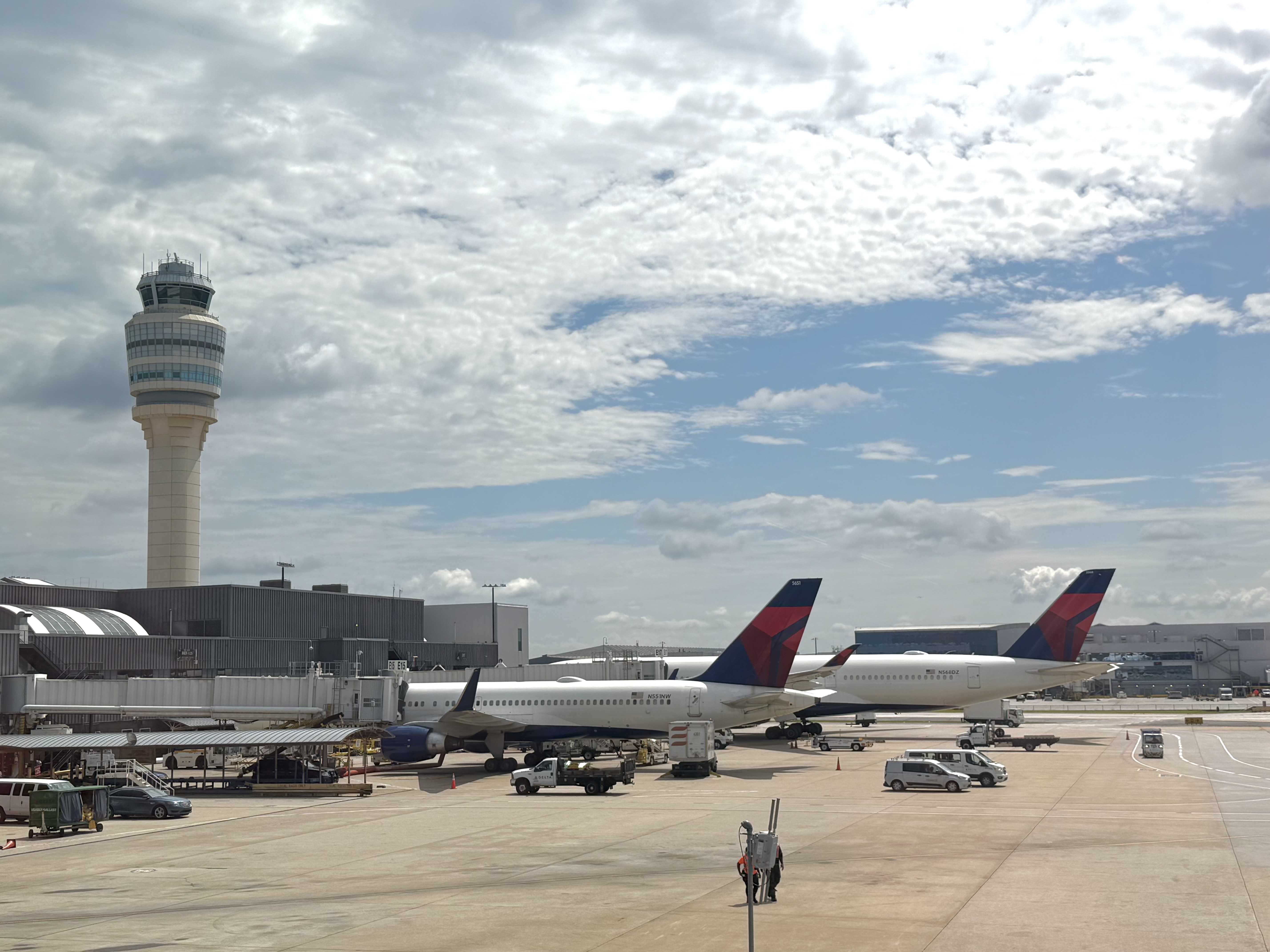 Atlanta ATL American Express Centurion Lounge apron views