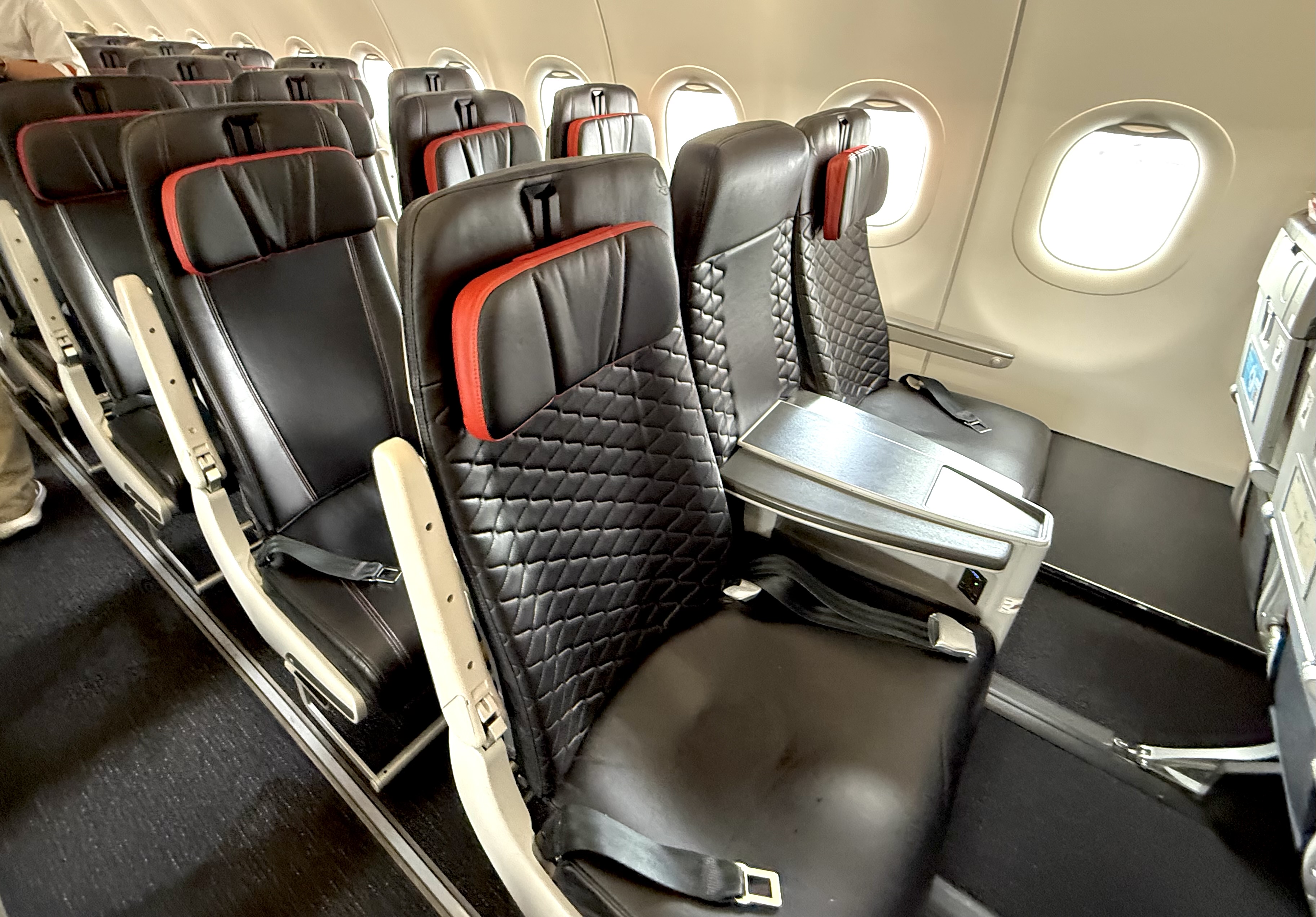 Avianca A320neo economy and business class seats