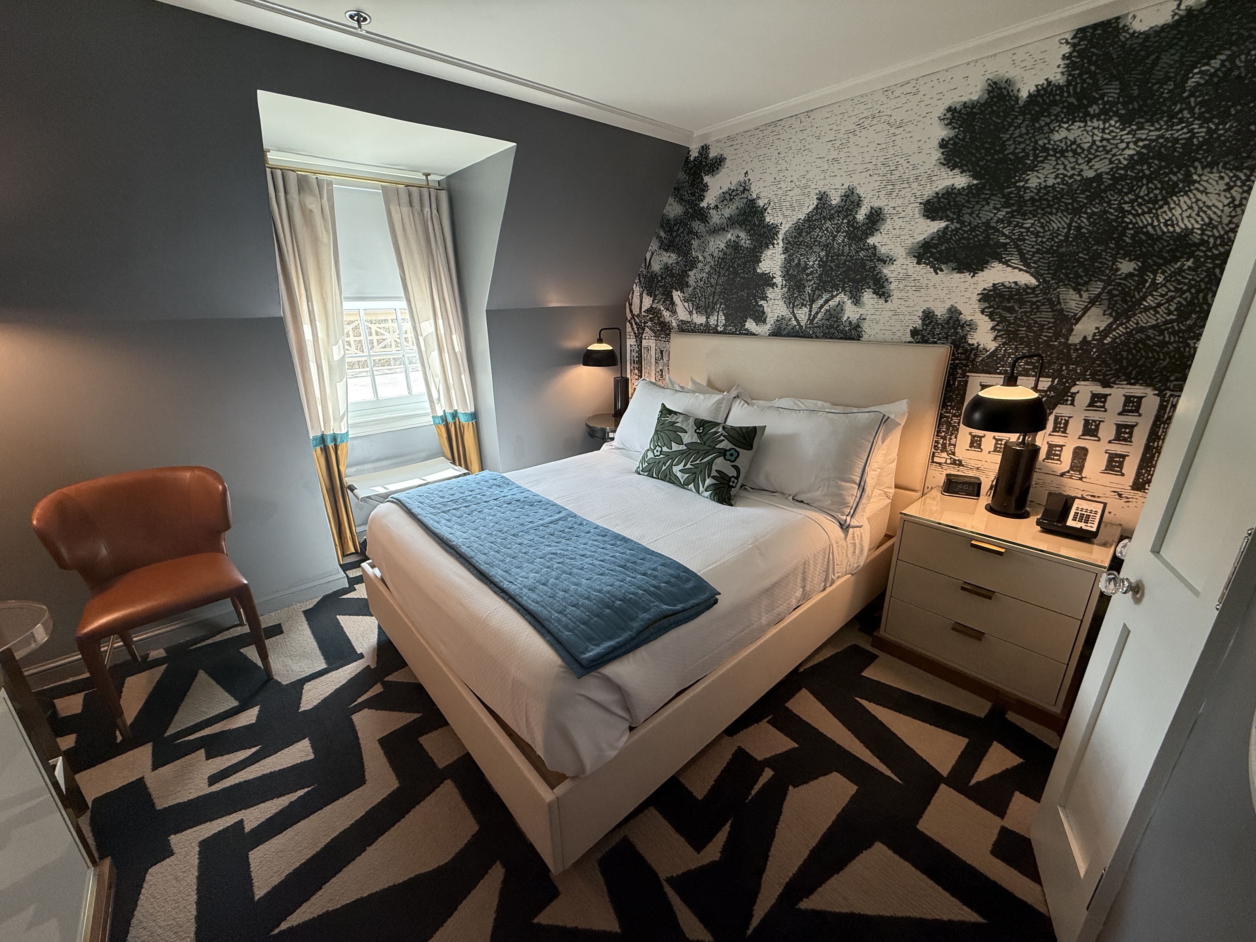 Carolina Inn Queen Bed
