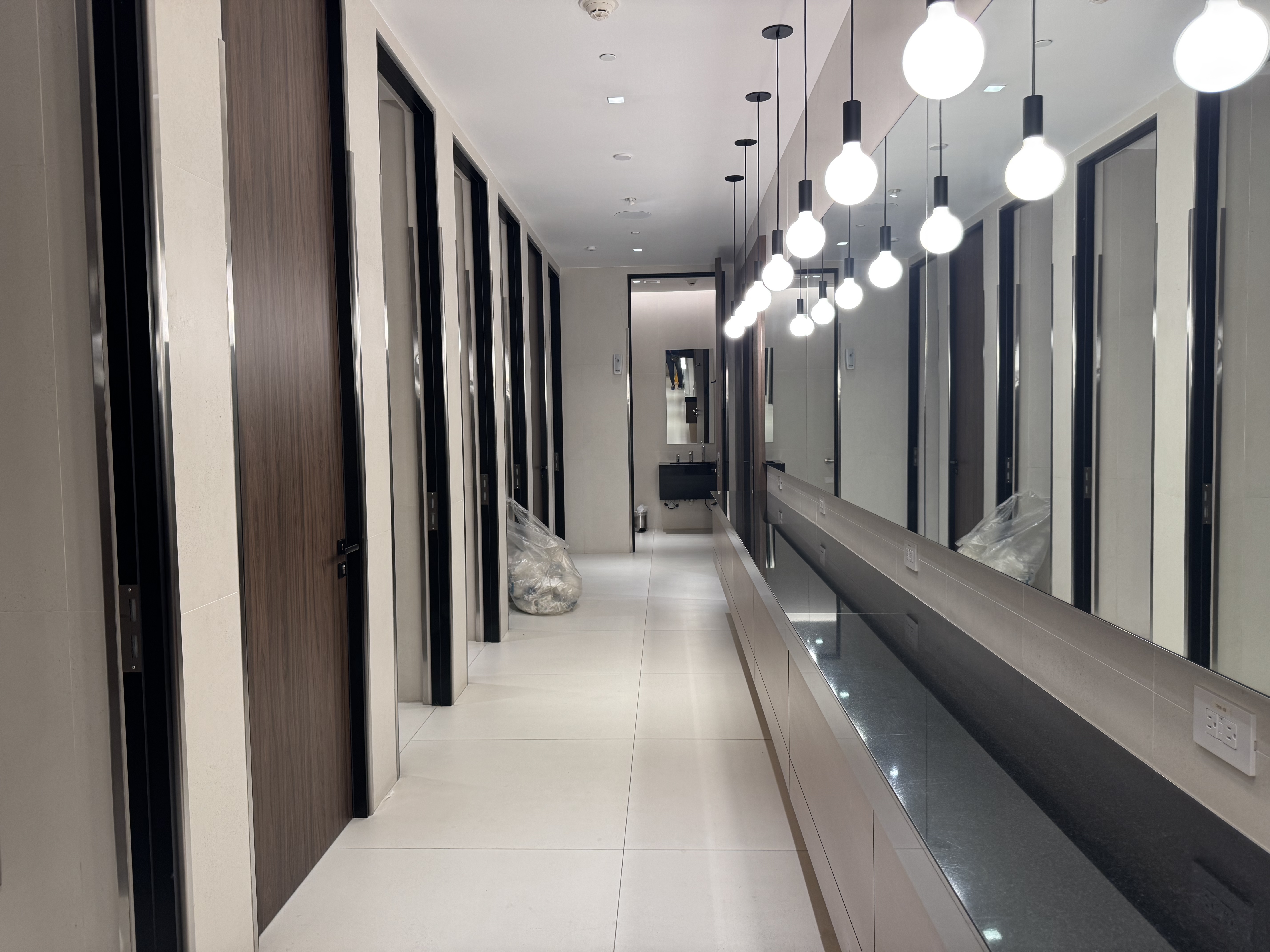 Copa Club PTY Terminal 2 bathroom