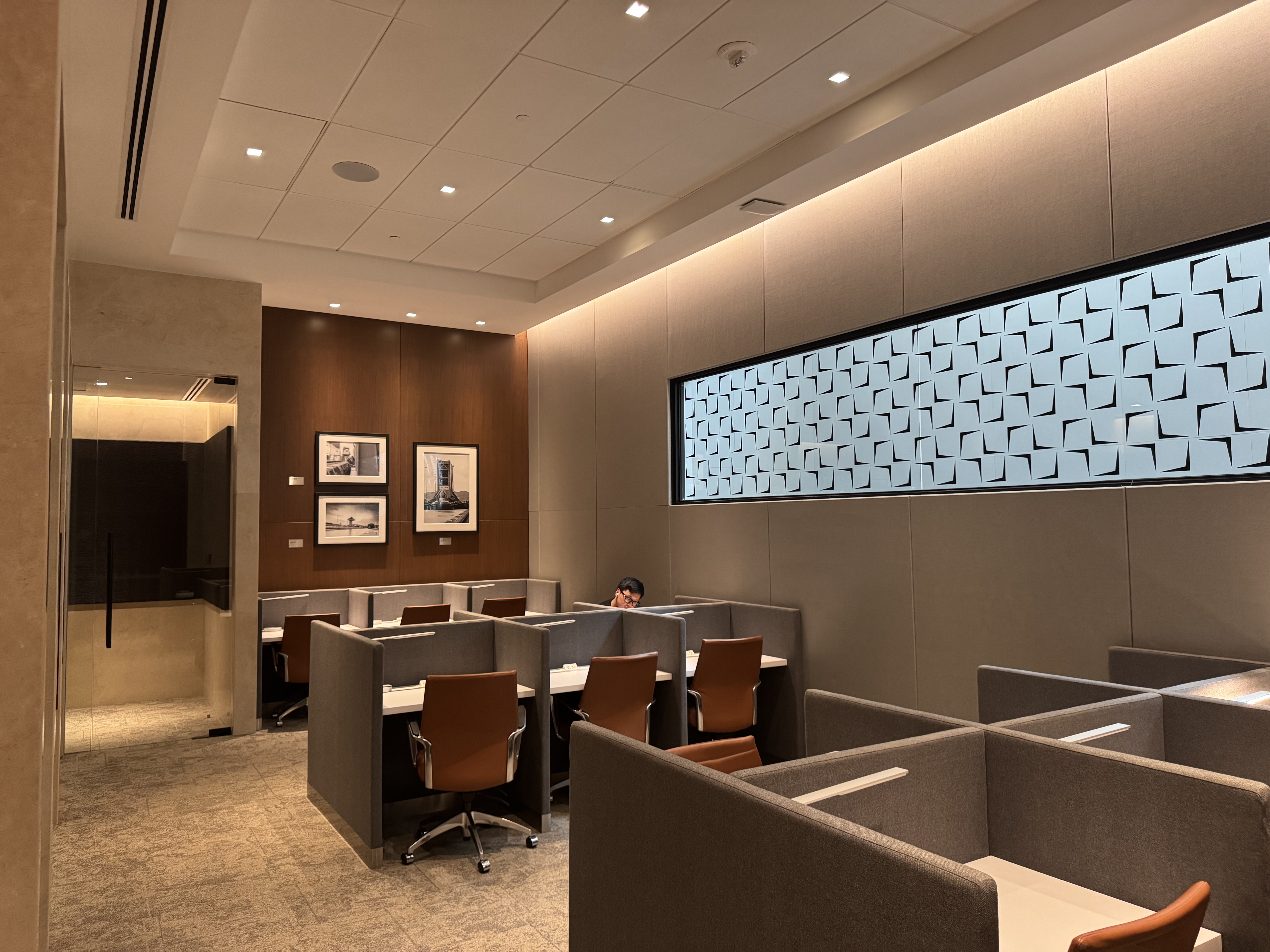 Copa Club PTY Terminal 2 work cubicles