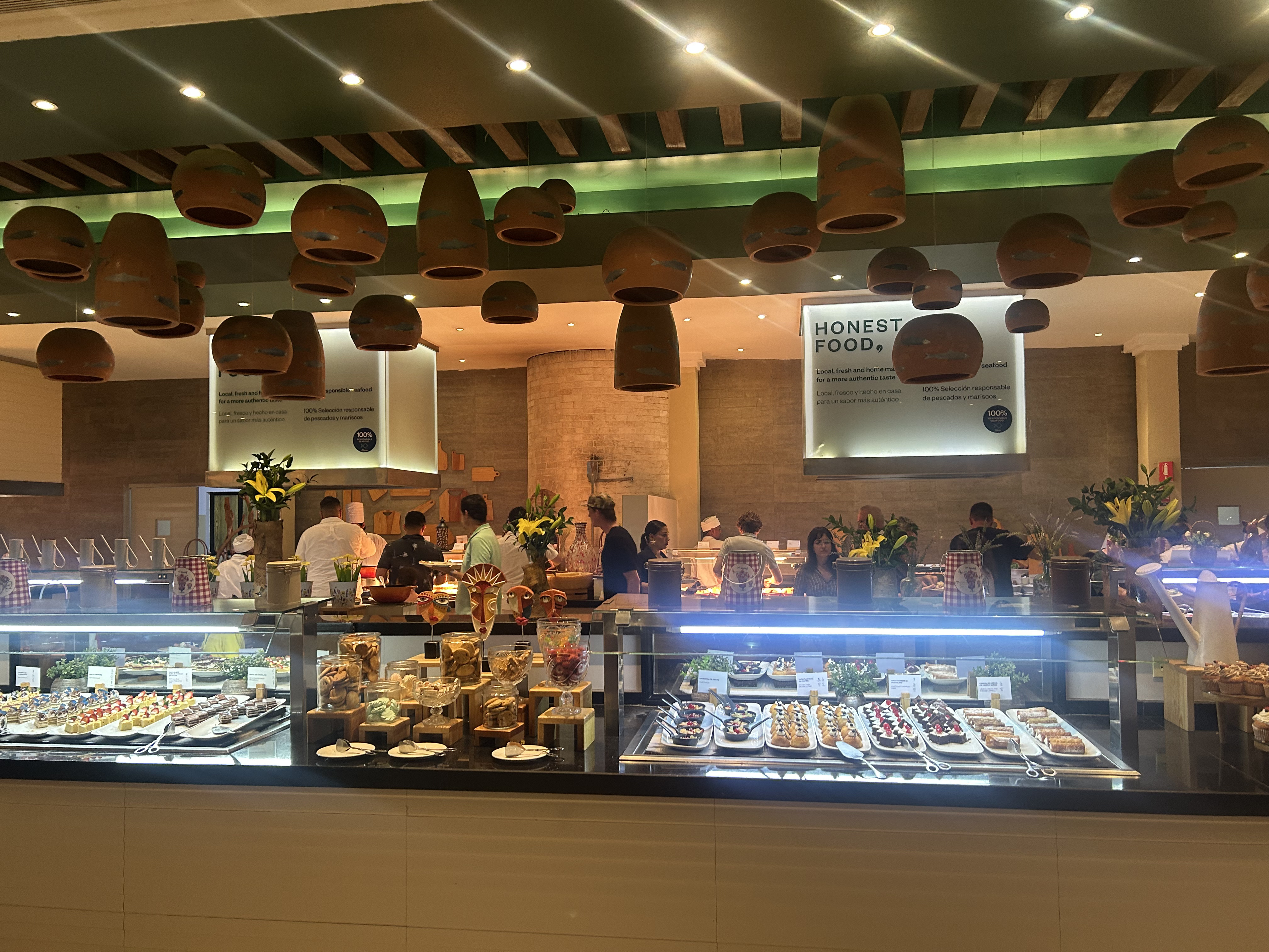 Crowded buffet at Iberostar Waves Quetzal