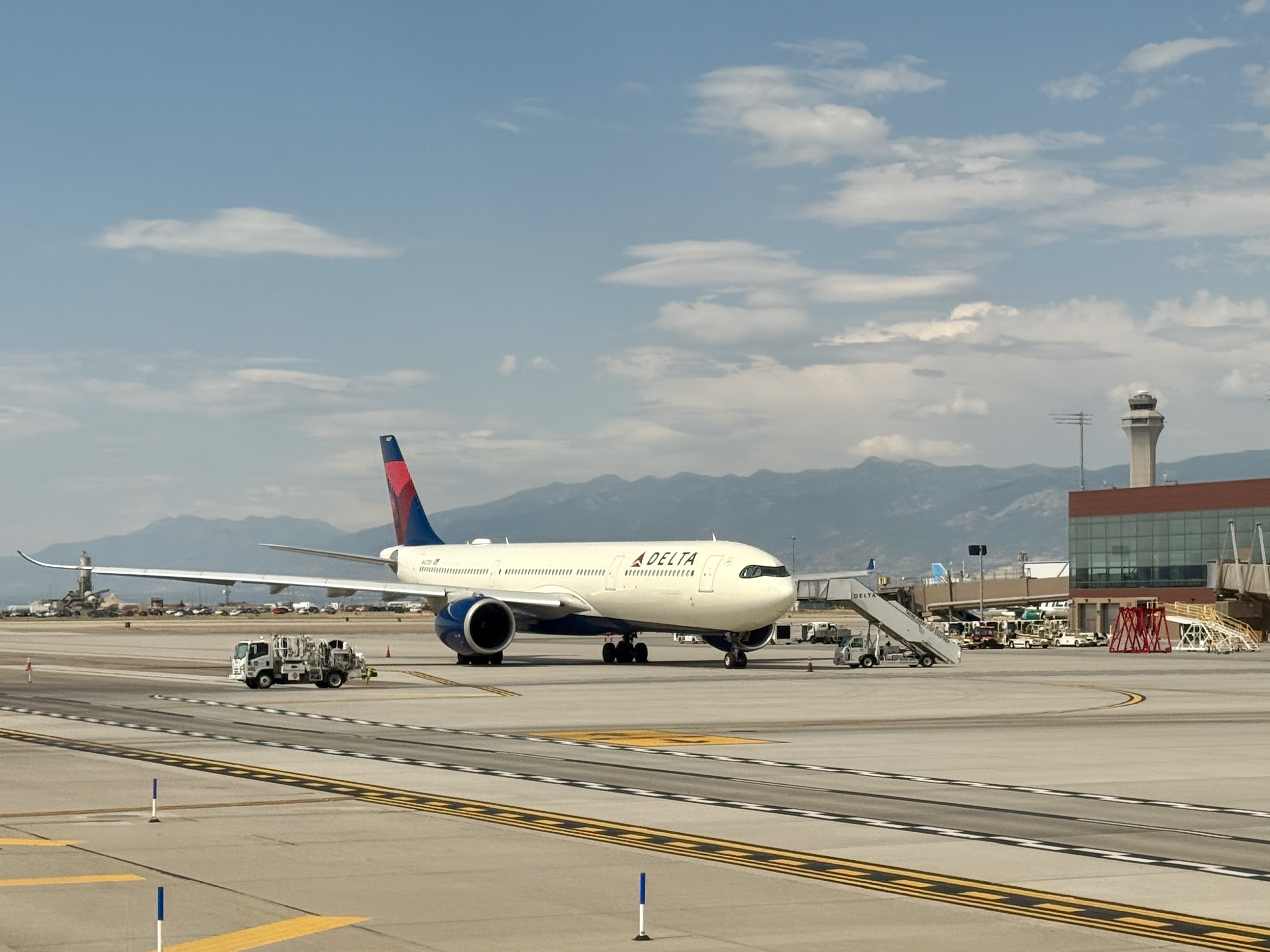 Delta A330 900neo Front Side View SLC Delta A330 900neo Front Side View SLC
