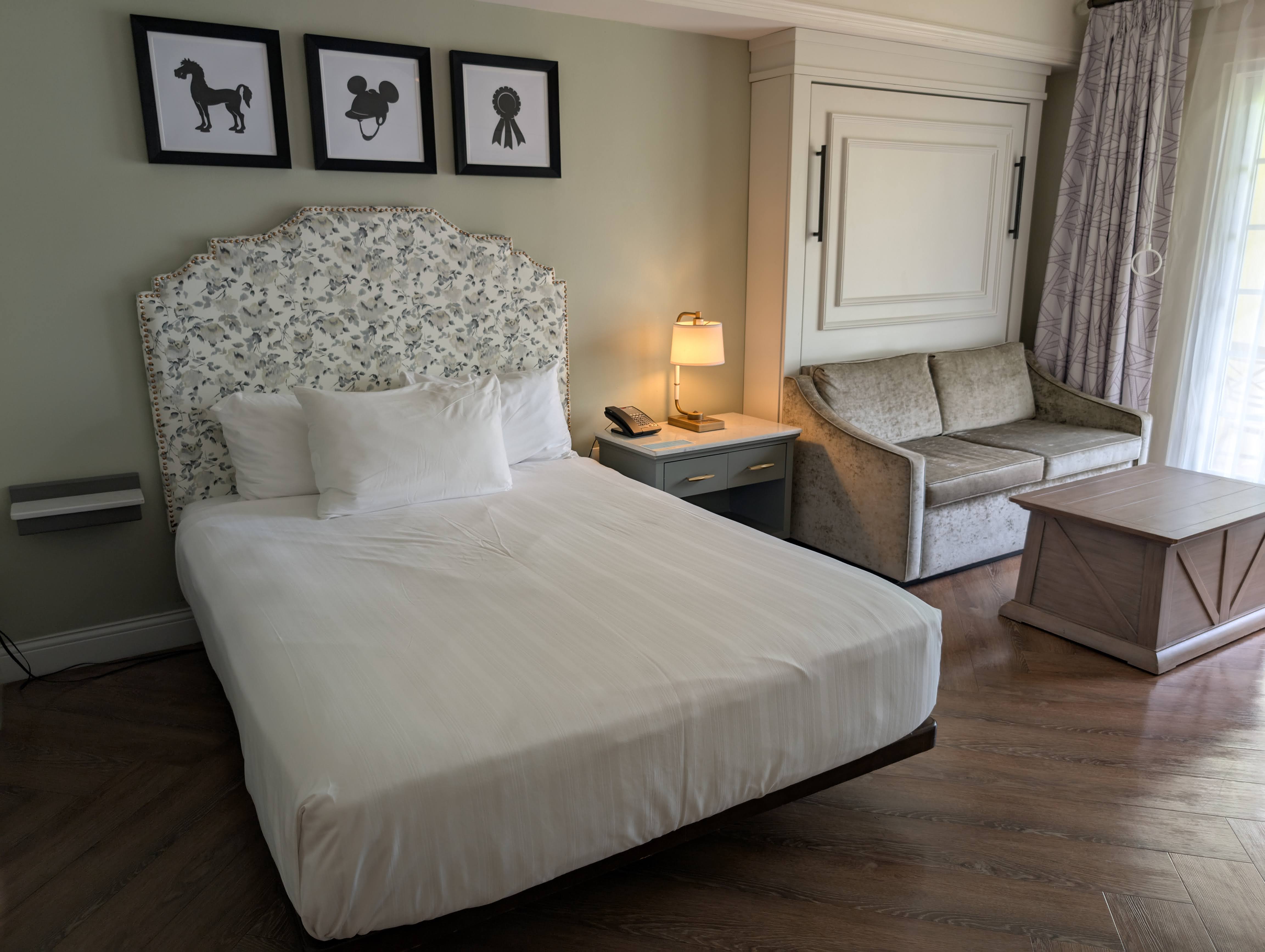 Disney’s Saratoga Springs Resort & Spa room queen bed Disney's Saratoga Springs Resort & Spa room queen bed