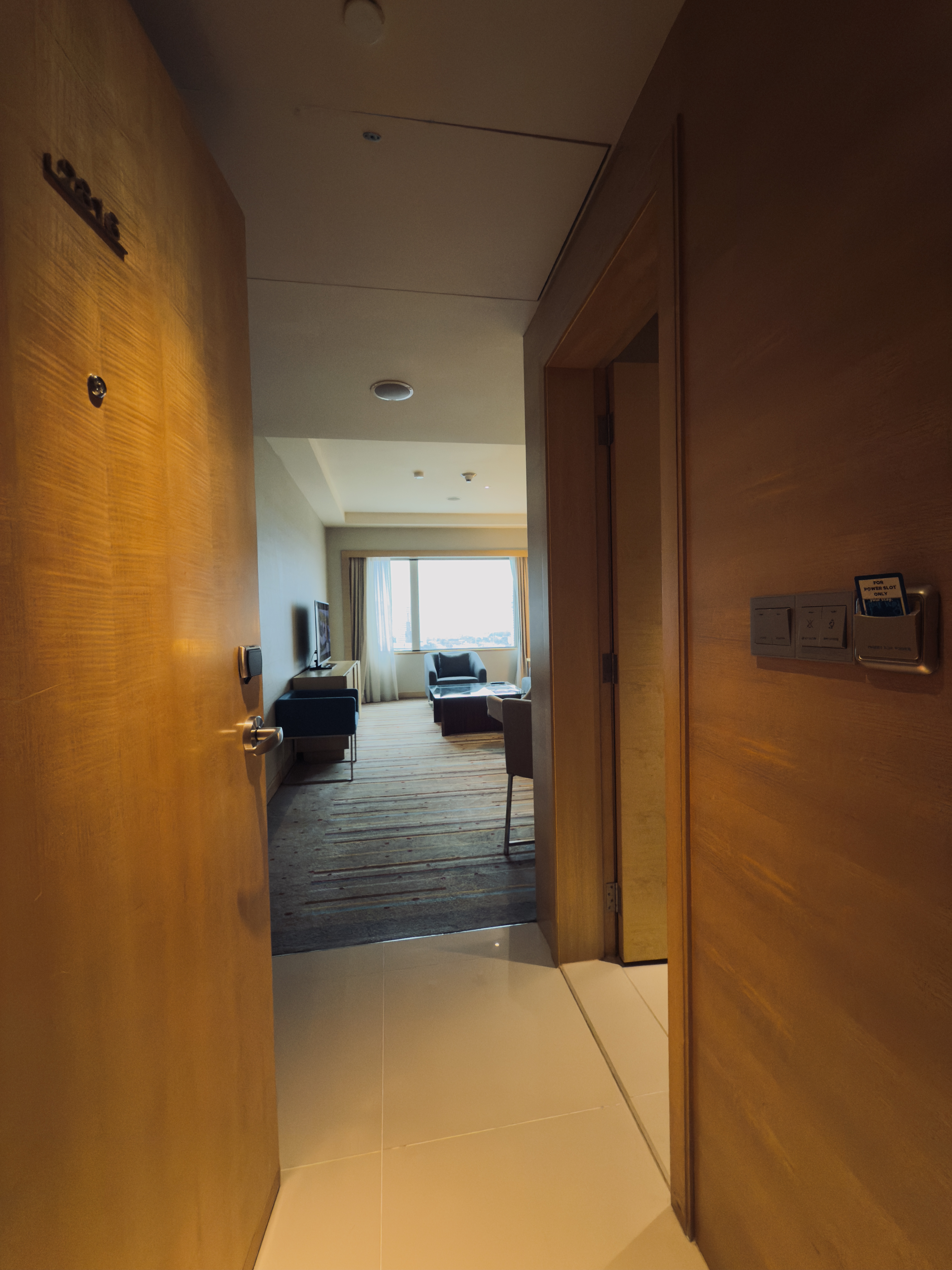 DoubleTree by Hilton Johor Bahru room foyer