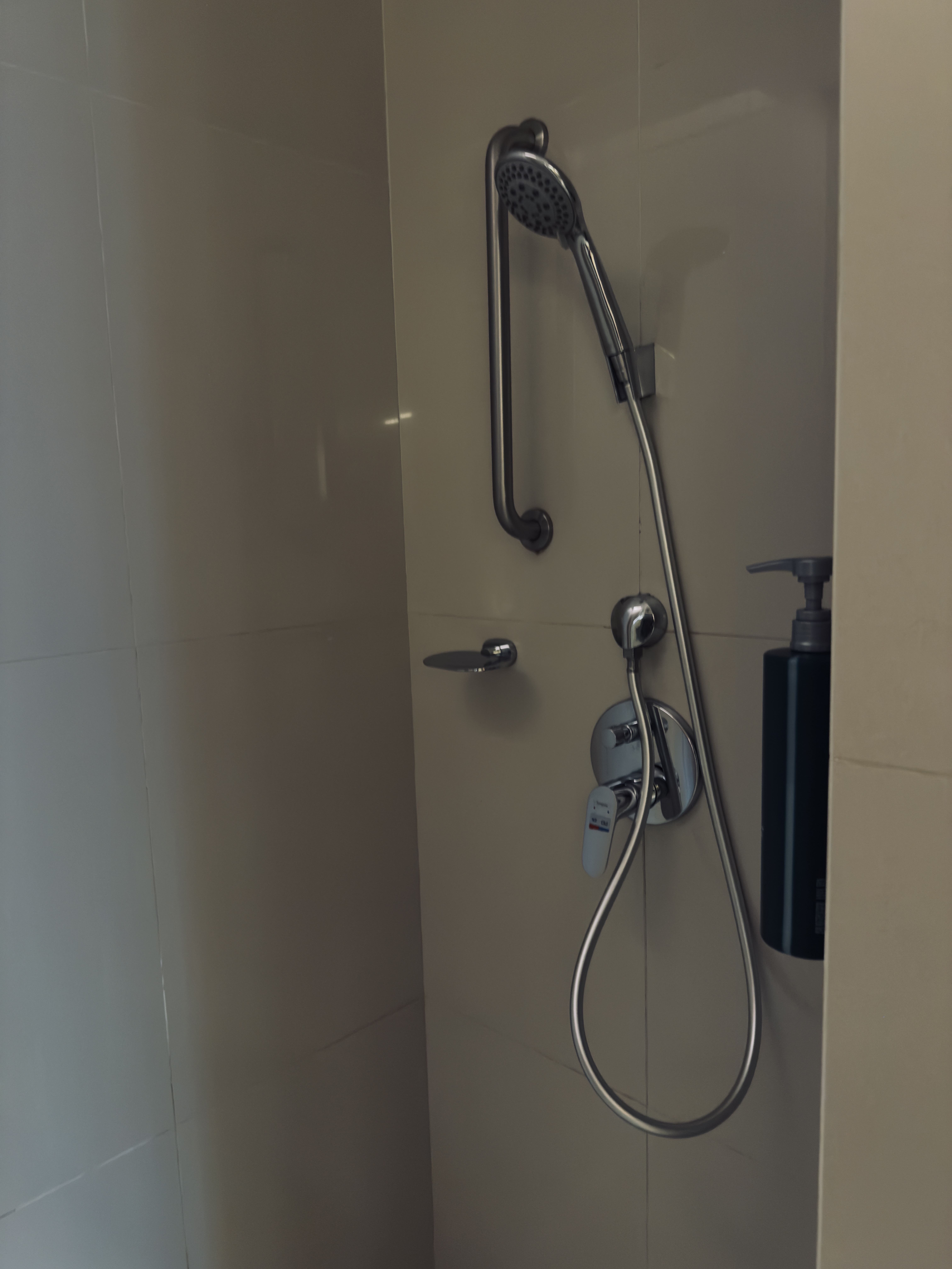 DoubleTree by Hilton Johor Bahru room shower