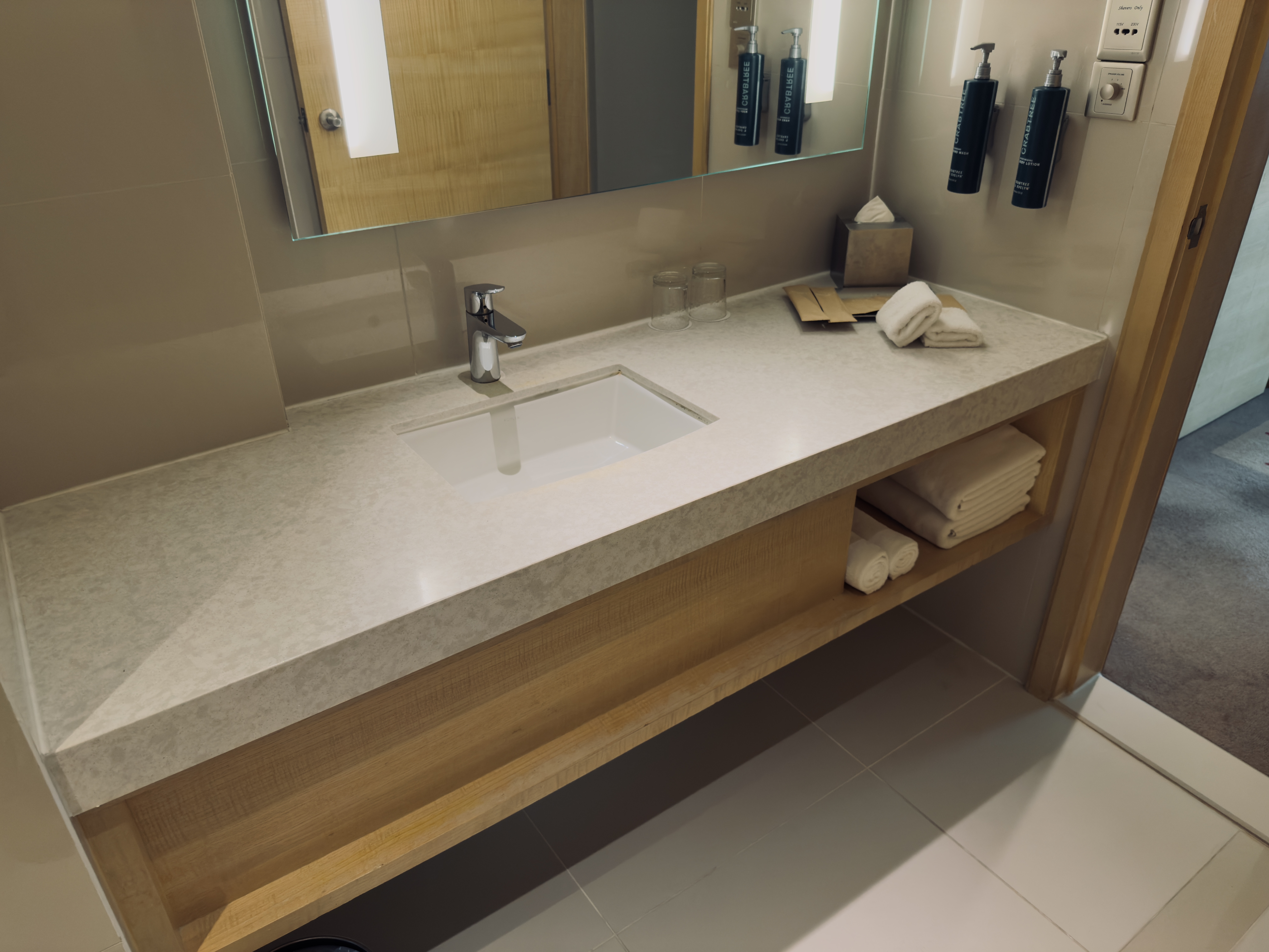 DoubleTree by Hilton Johor Bahru room vanity