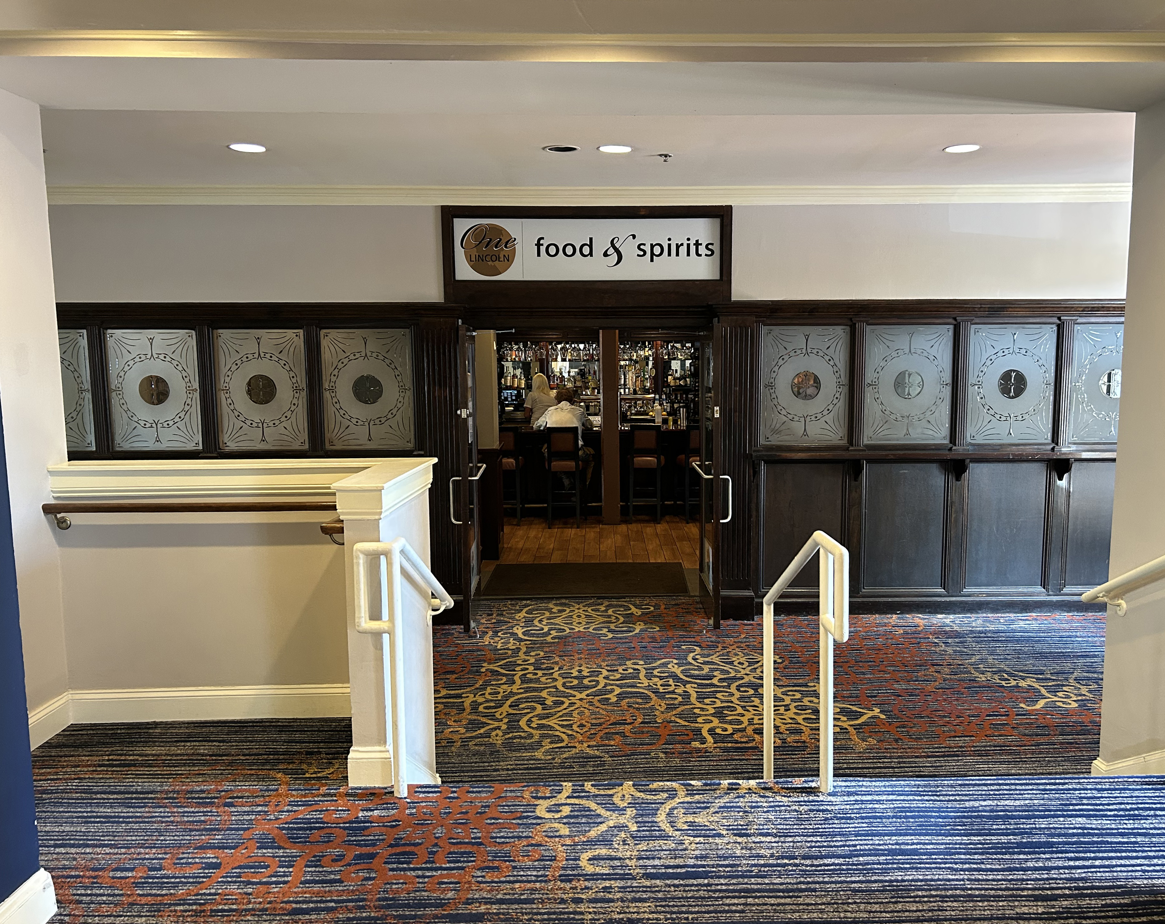 Hotel Gettysburg One Lincoln bar lobby entrance