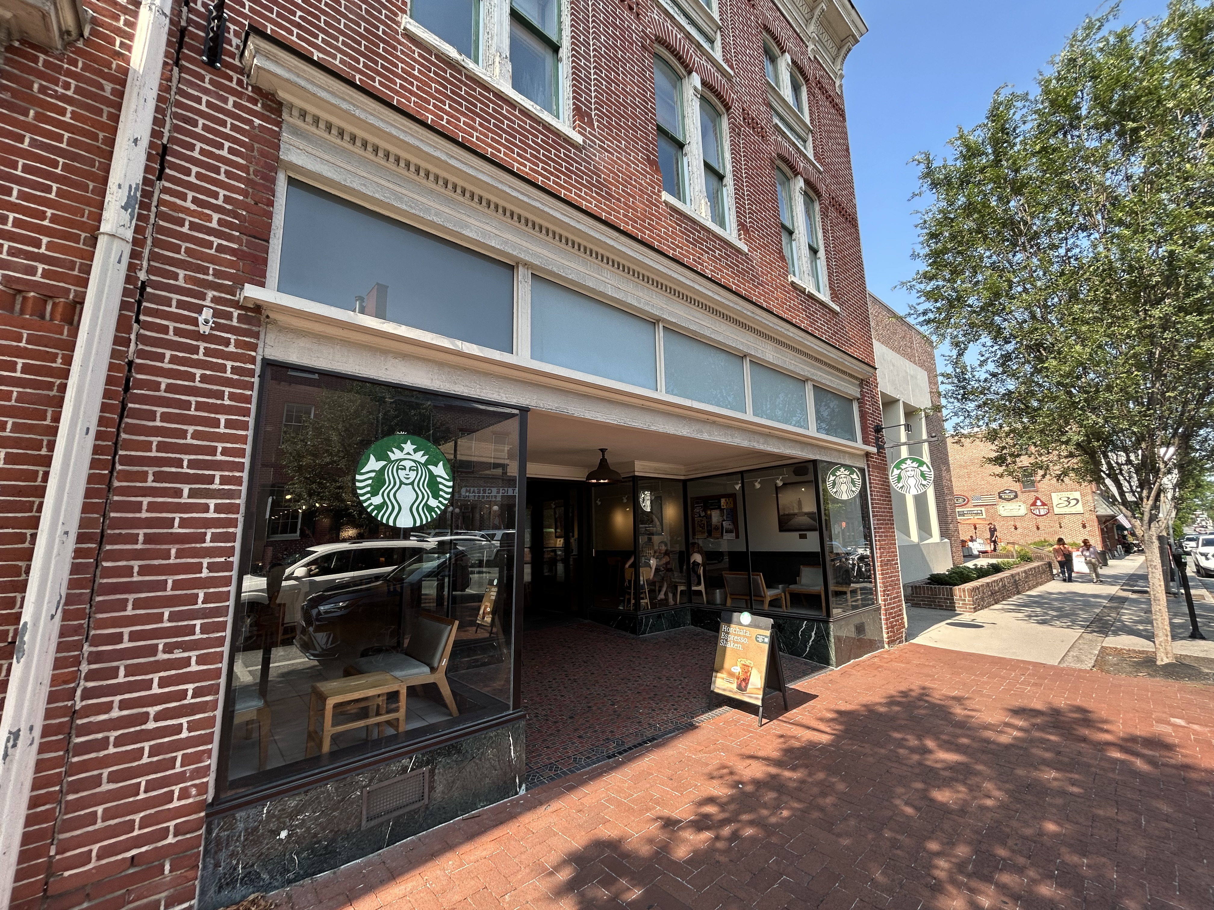Hotel Gettysburg Starbucks