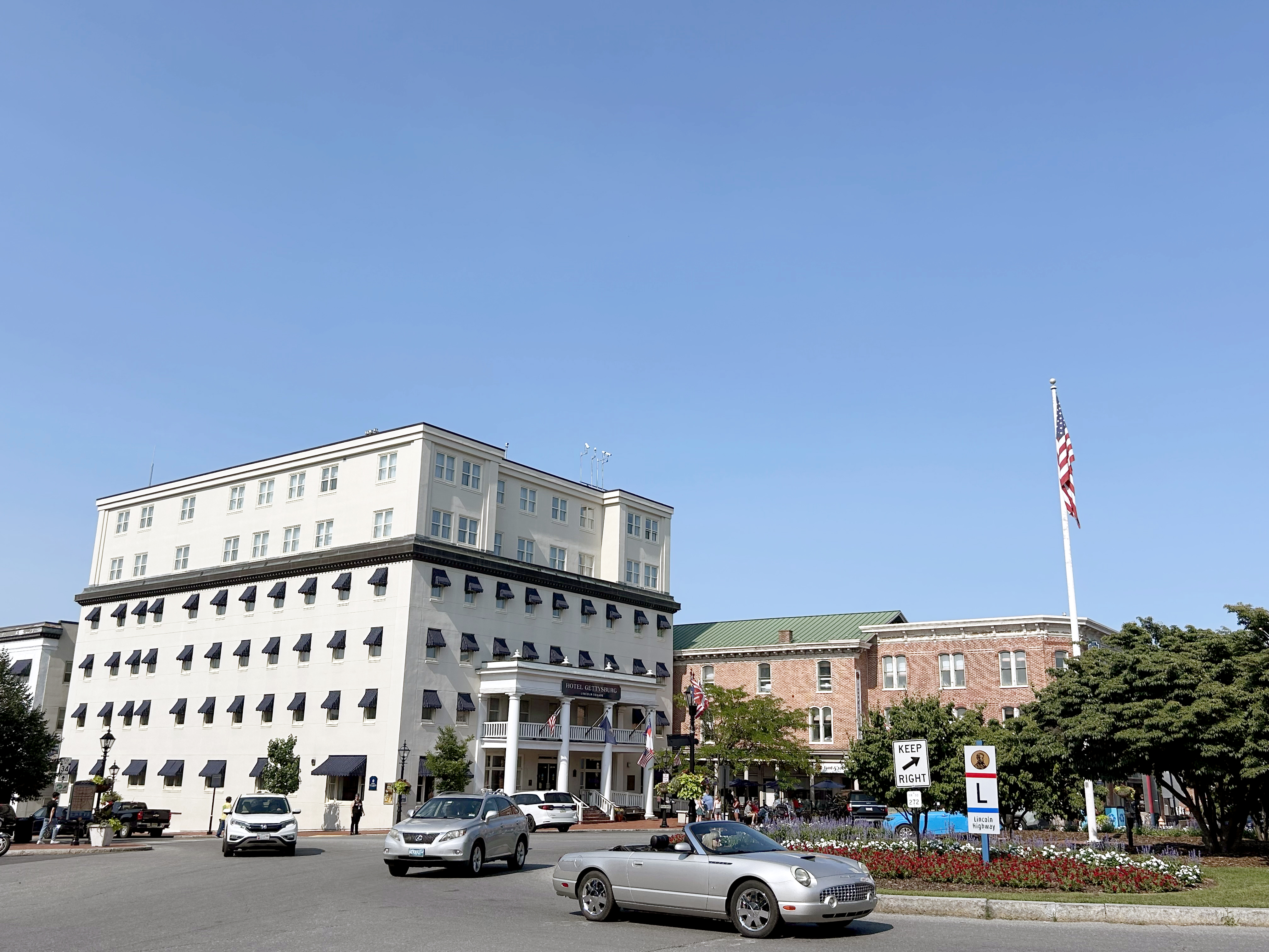 Hotel Gettysburg circle exterior