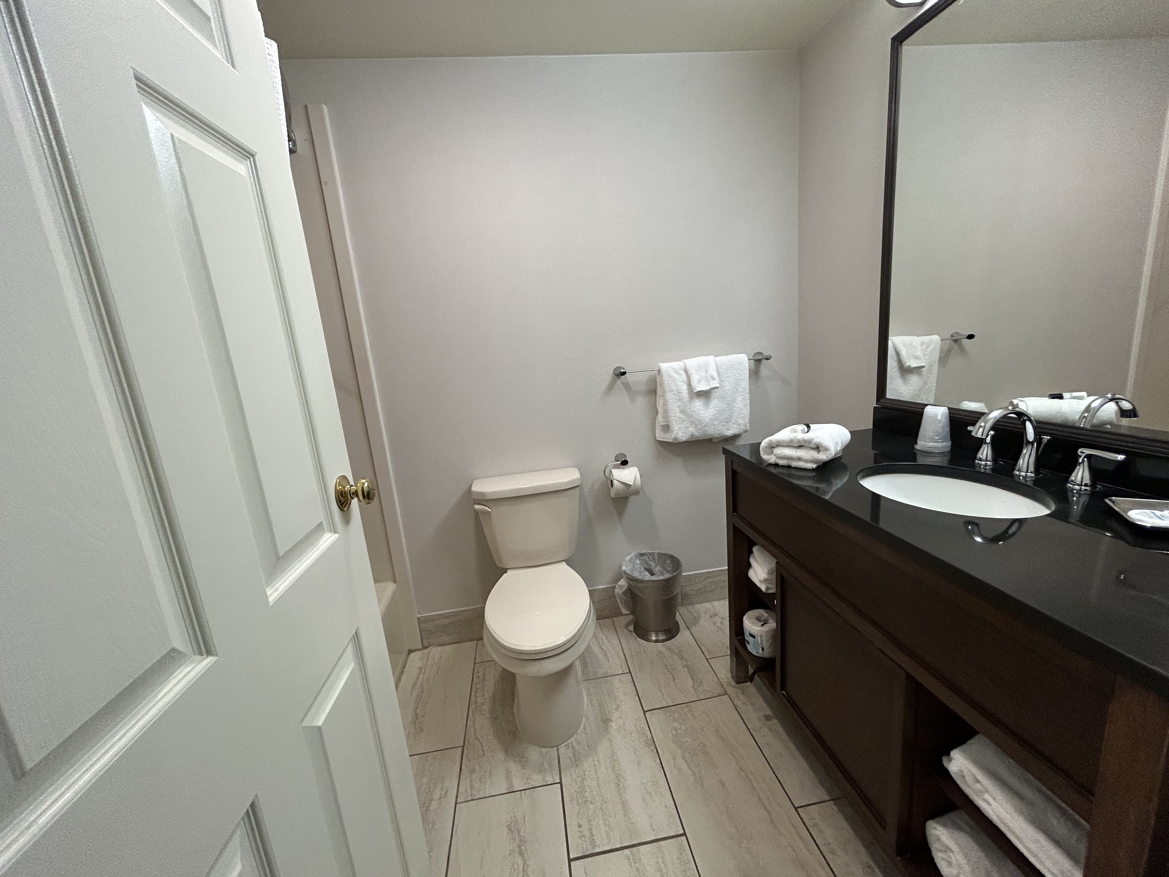 Hotel Gettysburg room 209 bathroom