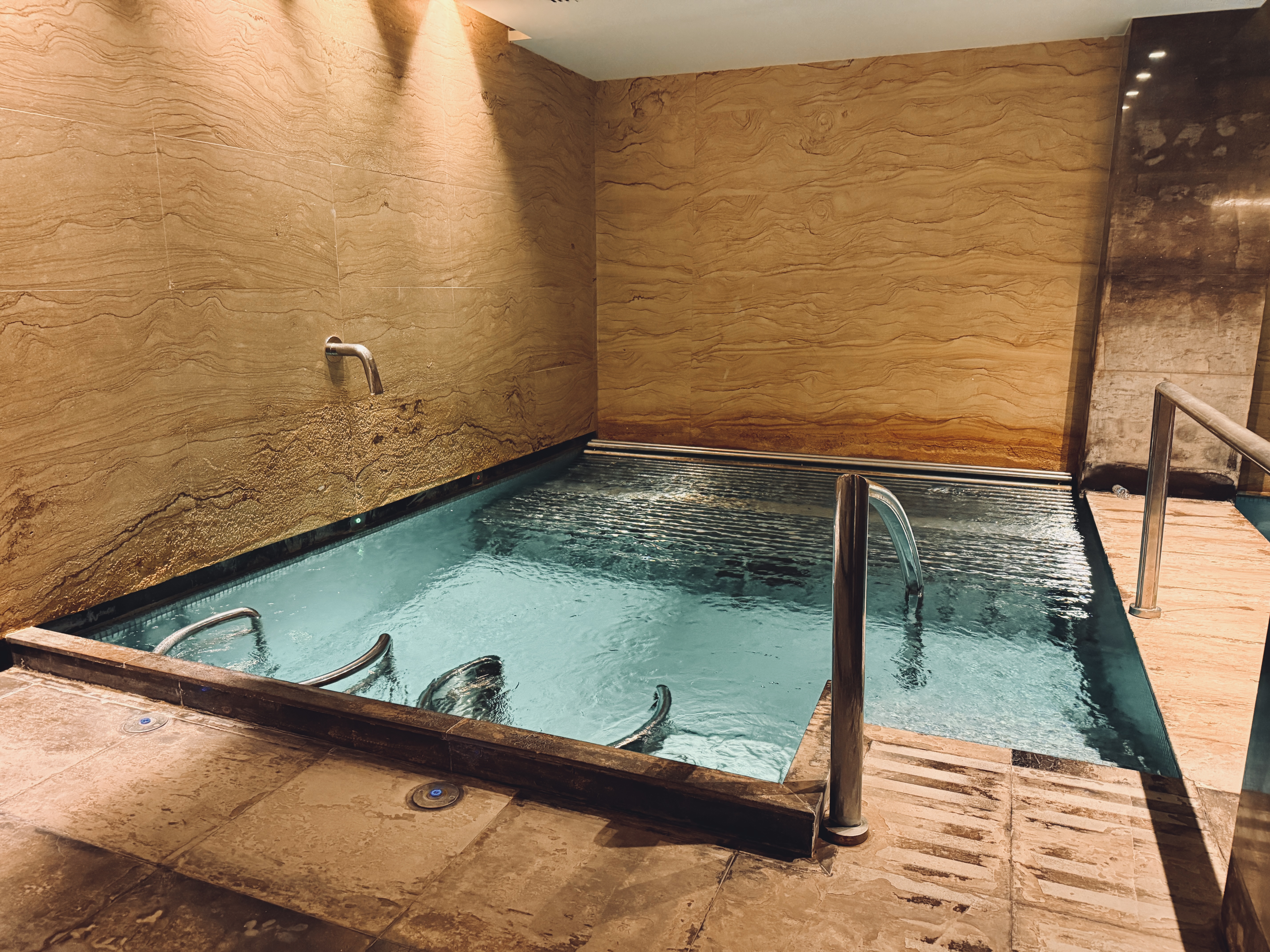 Hyatt Centric Levent Istanbul hot tub
