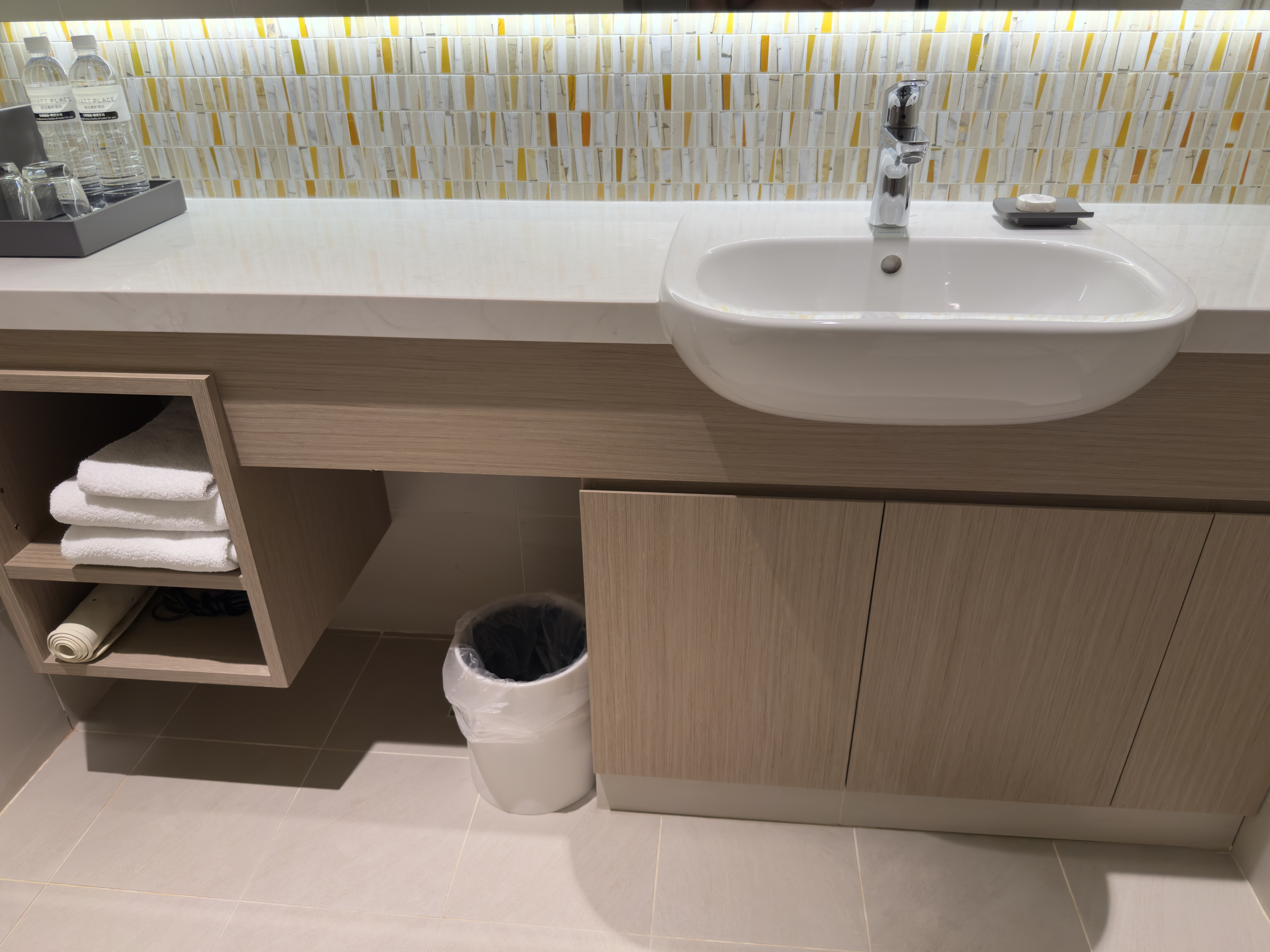 Hyatt Place New Taipei City Xinzhuang bathroom