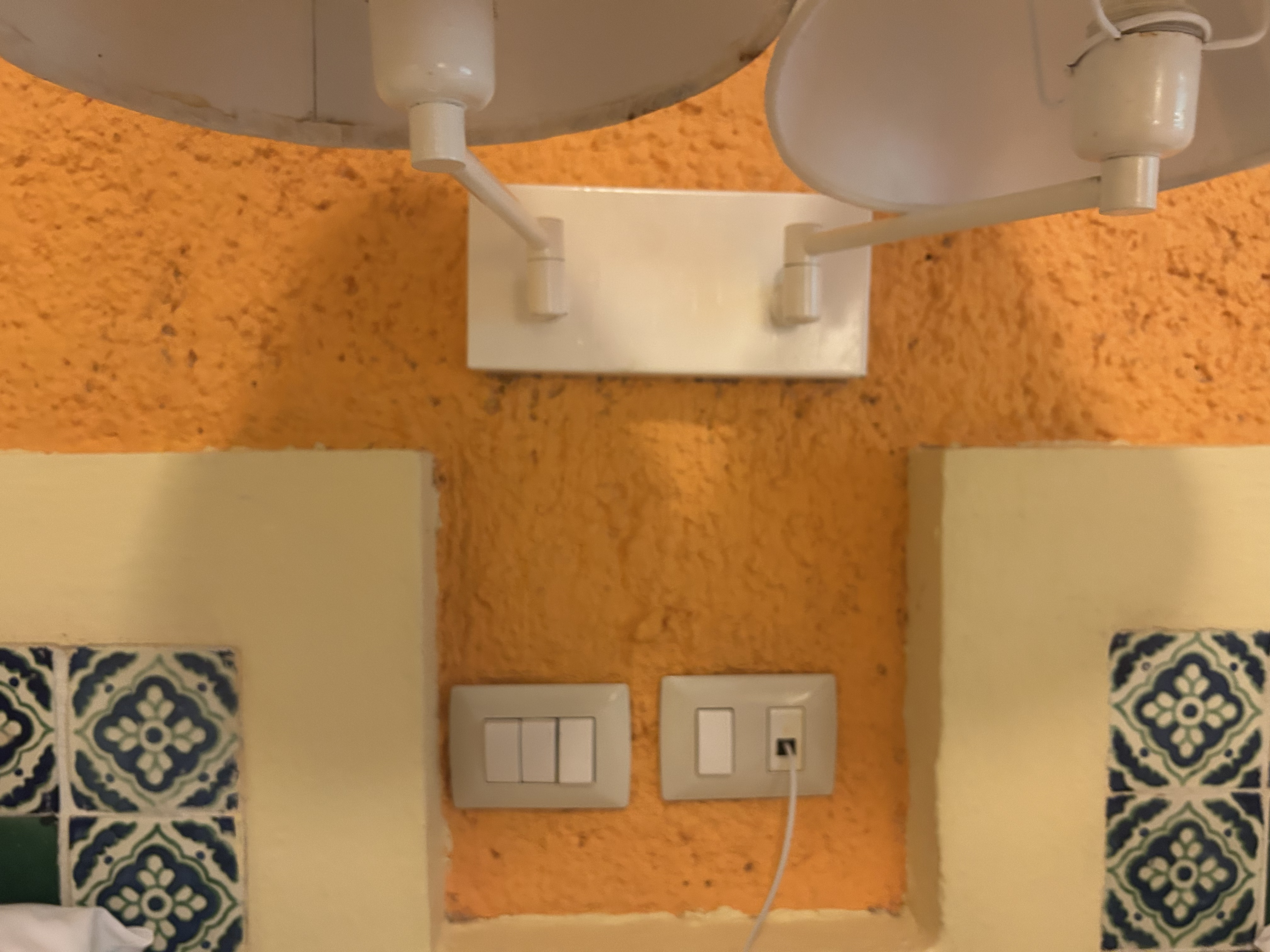 Iberostar Waves Quetzal lack of Plugs