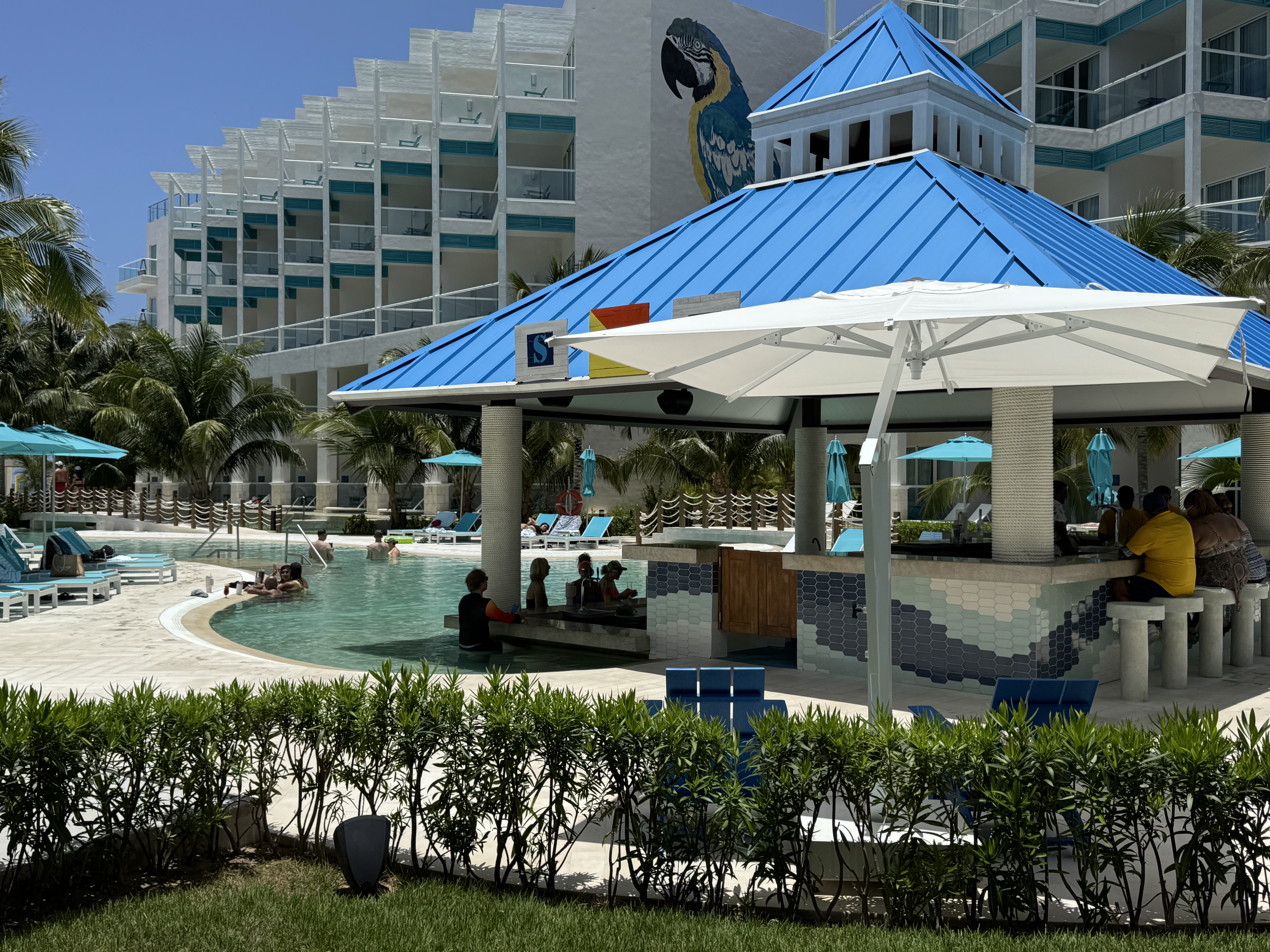 Margaritaville Island Reserve Riviera Maya SOS Swim Up Bar