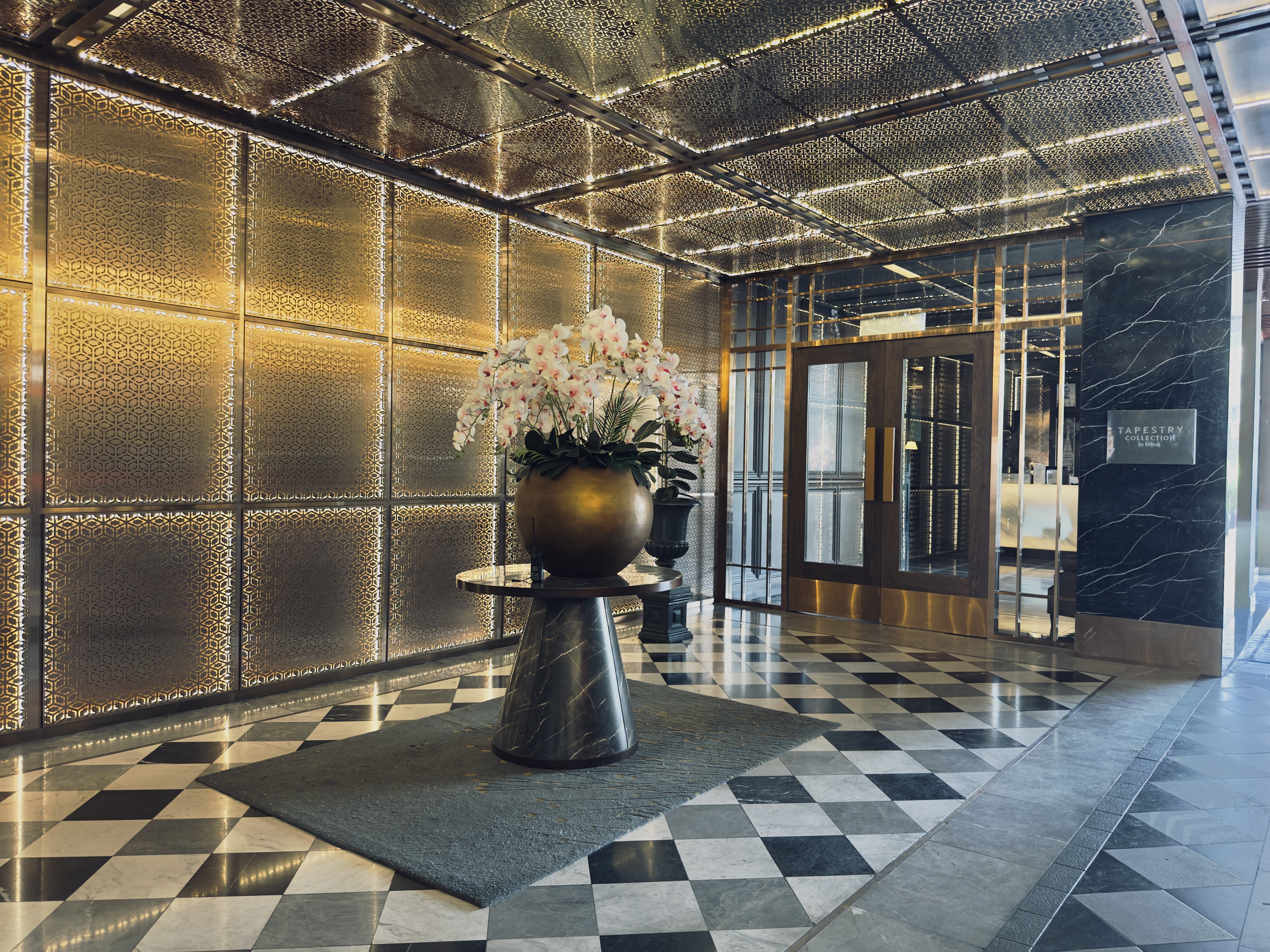 Metropolis Suites Bangkok entering lobby