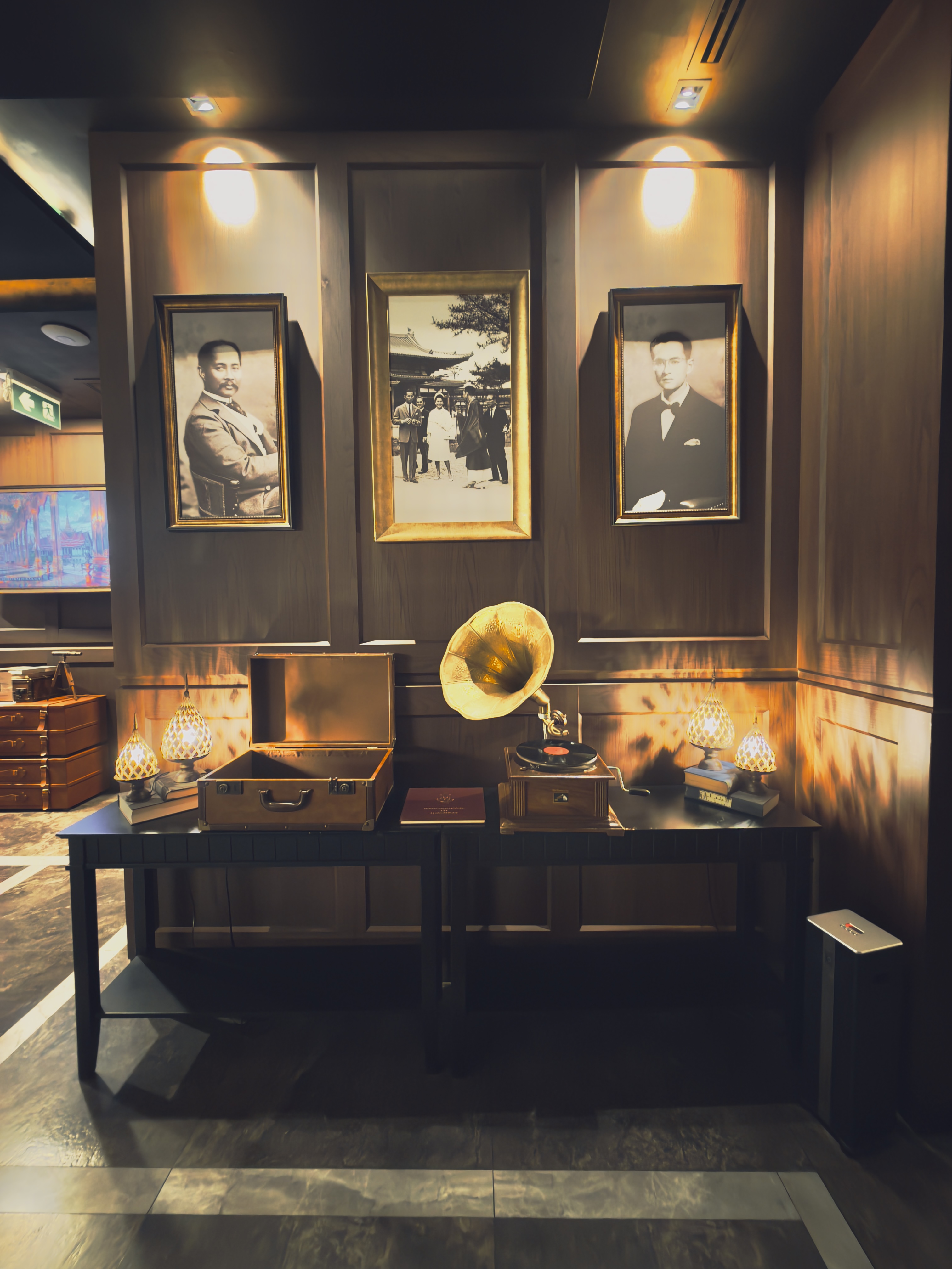 Metropolis Suites Bangkok lobby artworks