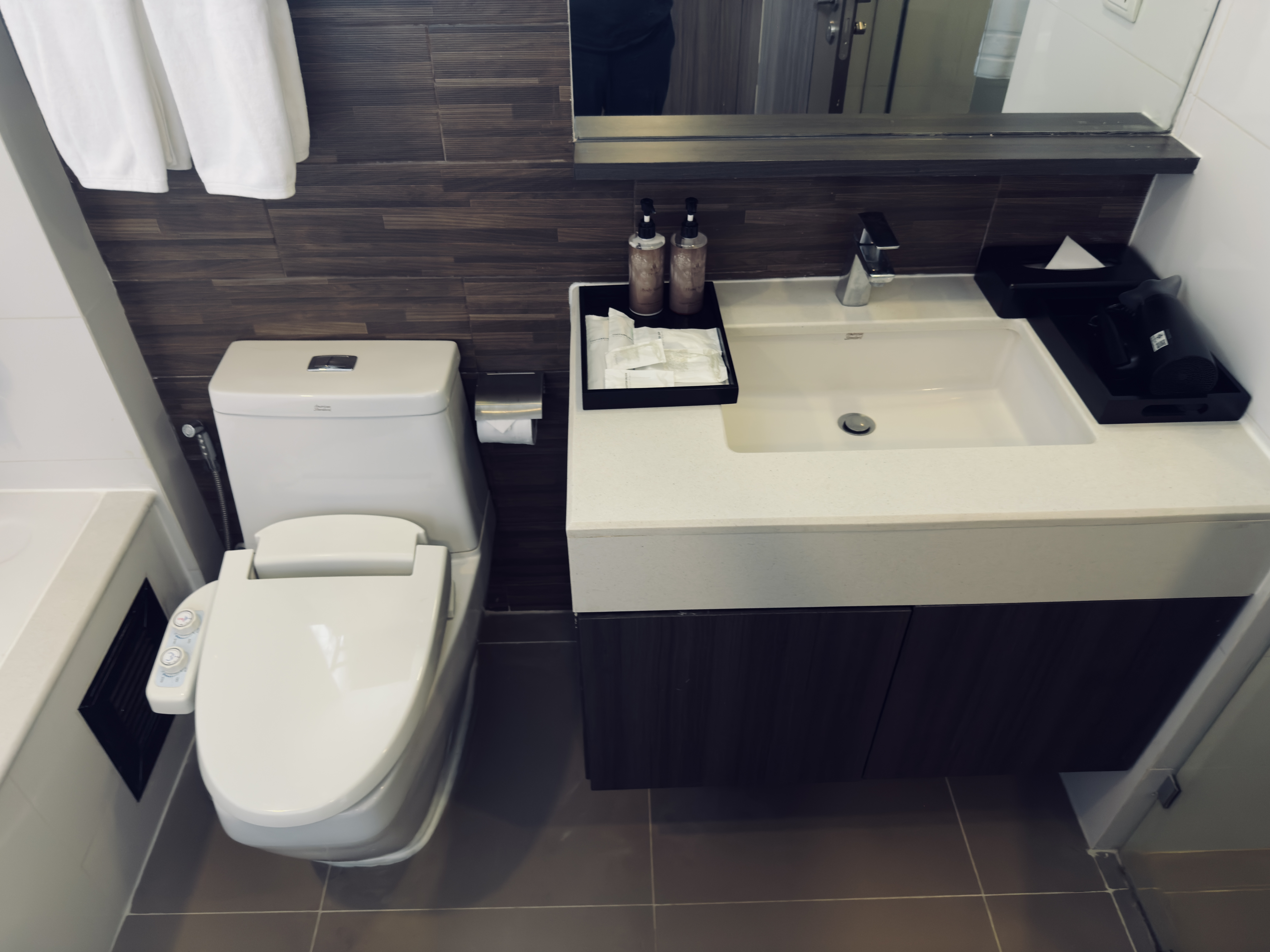 Metropolis Suites Bangkok room bathroom vanity