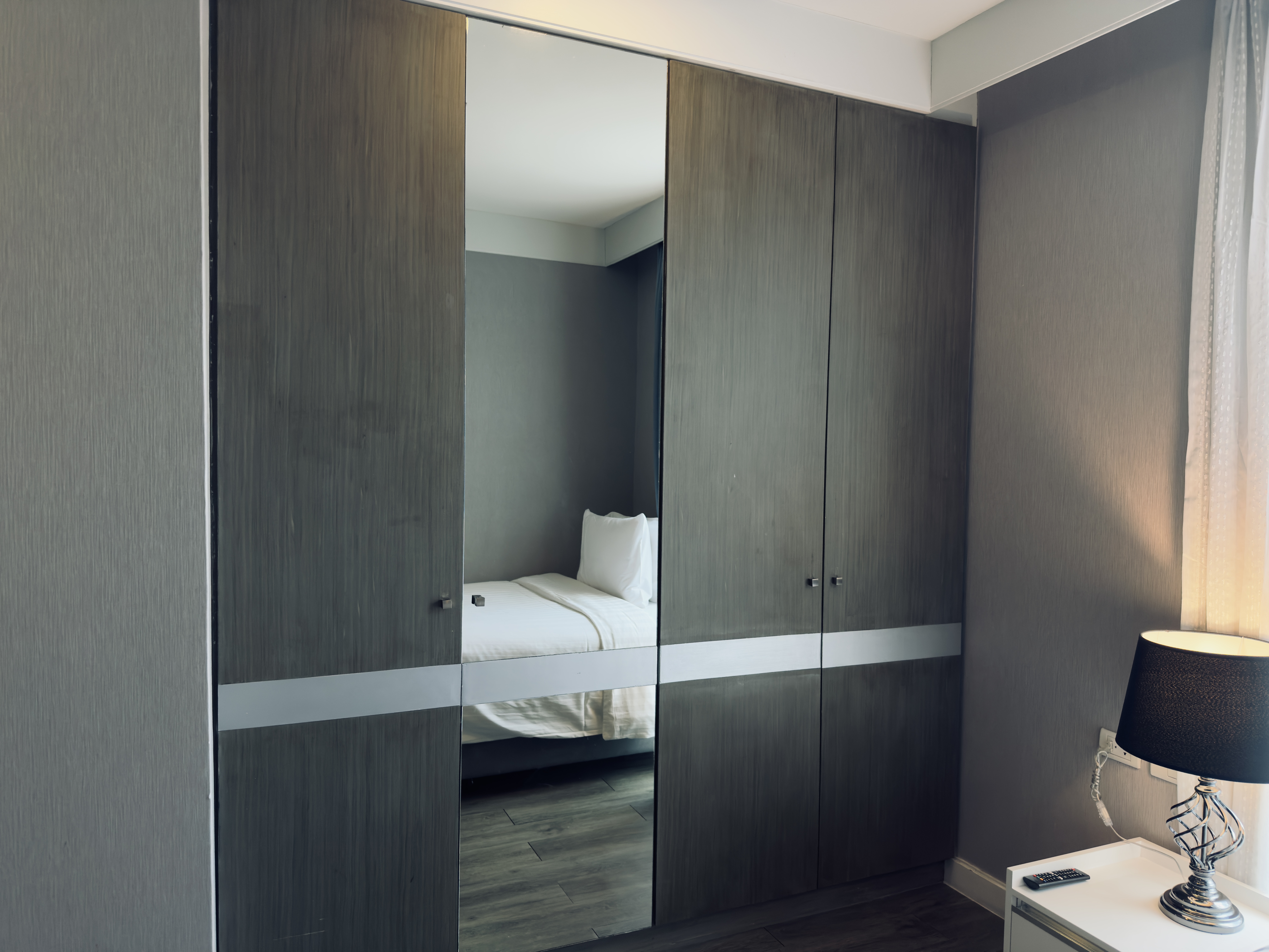 Metropolis Suites Bangkok room closet