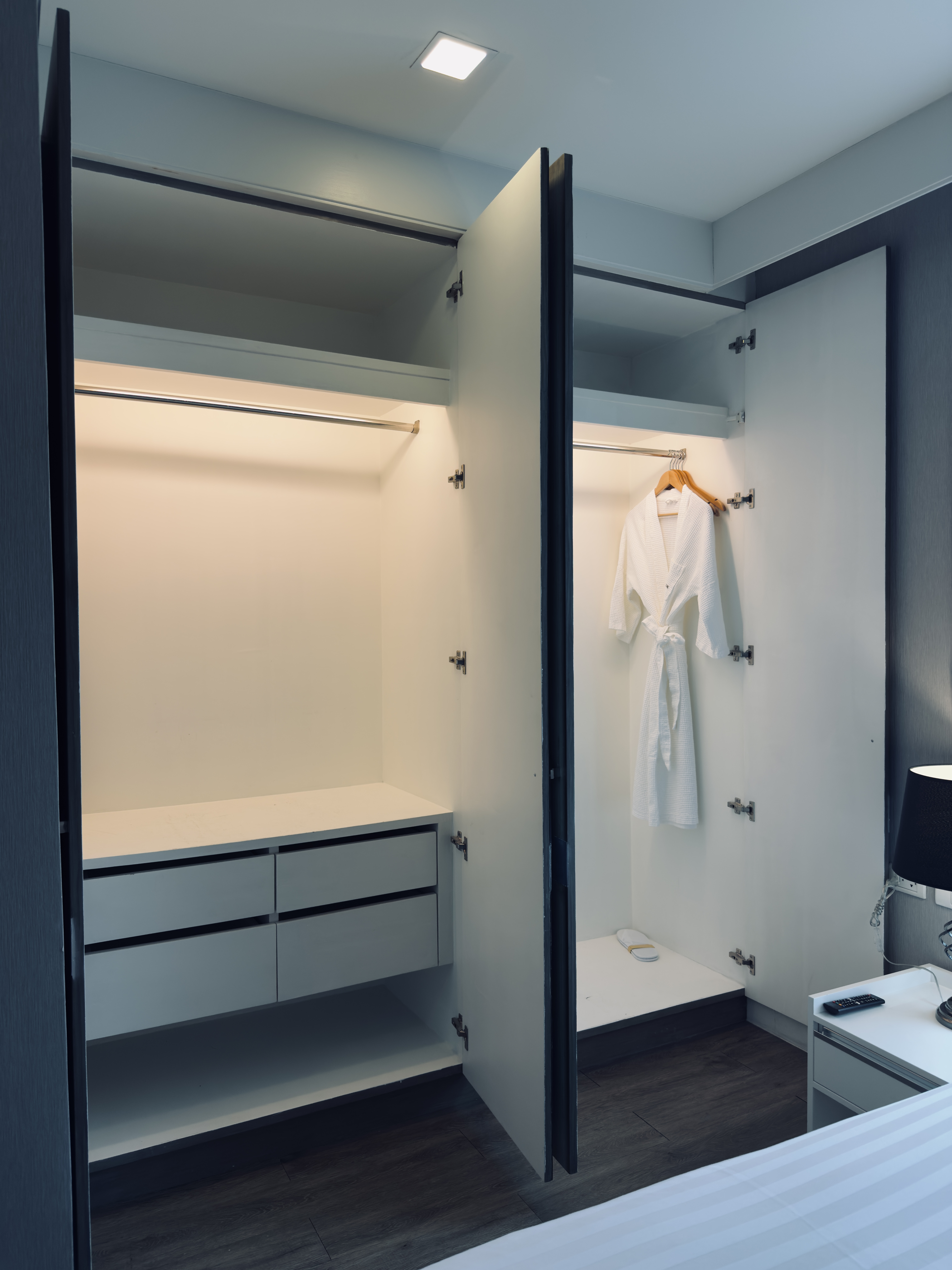 Metropolis Suites Bangkok room first closet space