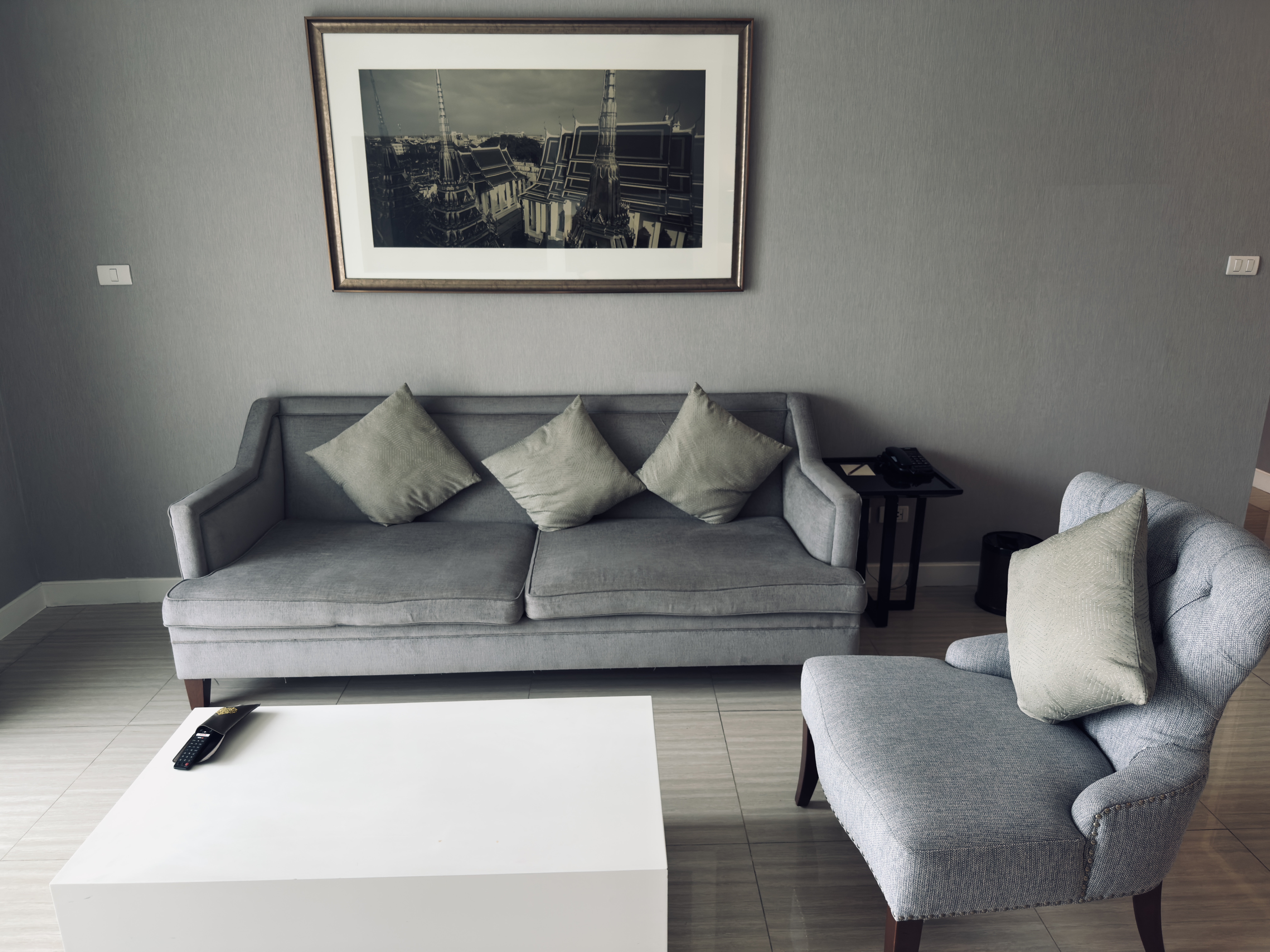 Metropolis Suites Bangkok room living room