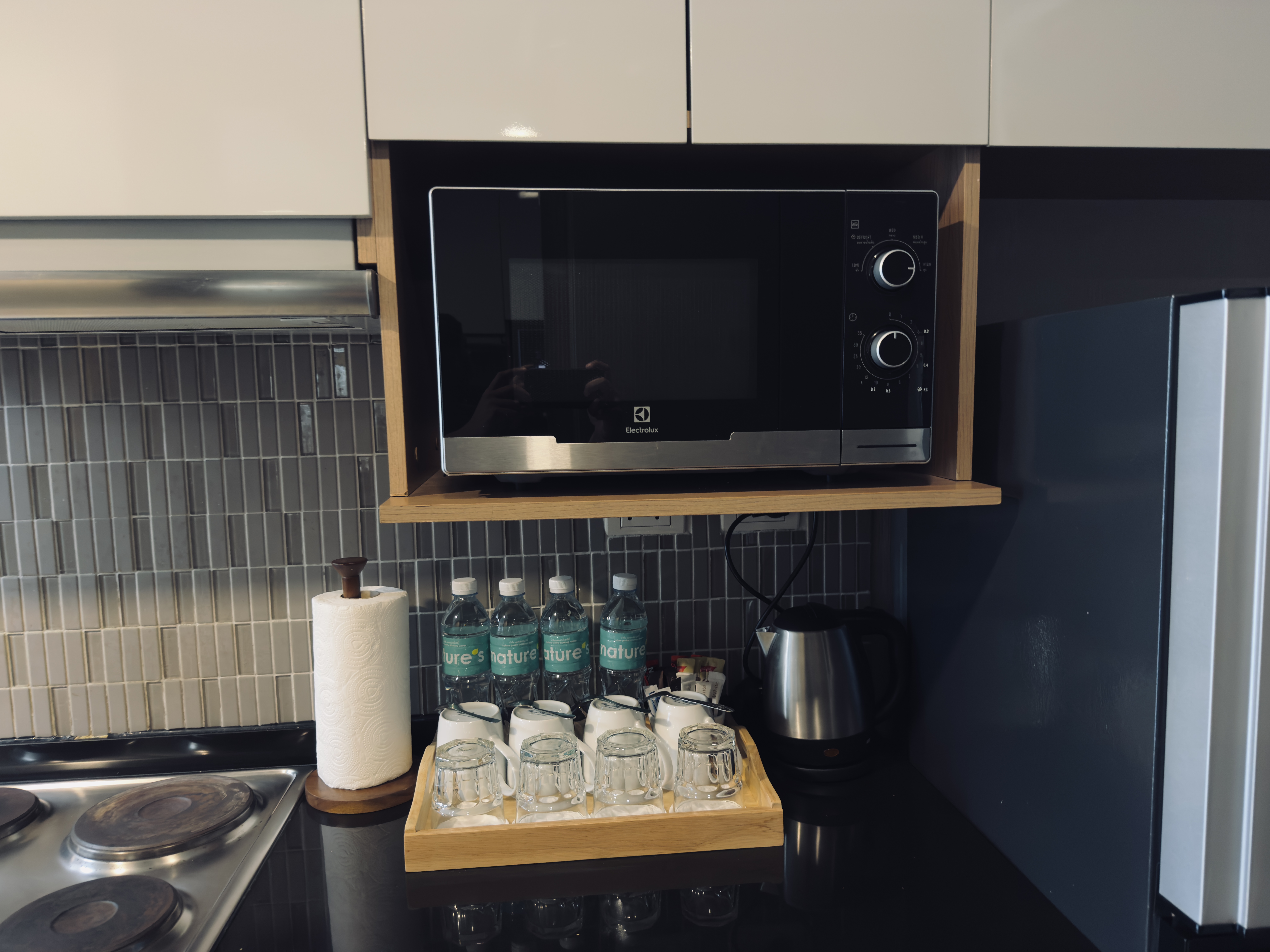 Metropolis Suites Bangkok room microwave
