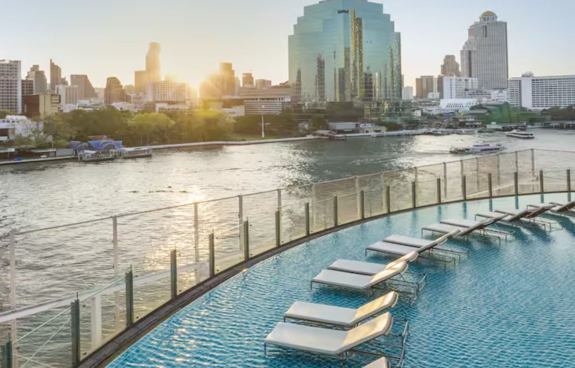 Millenium Hilton Bangkok pool Millenium Hilton Bangkok pool