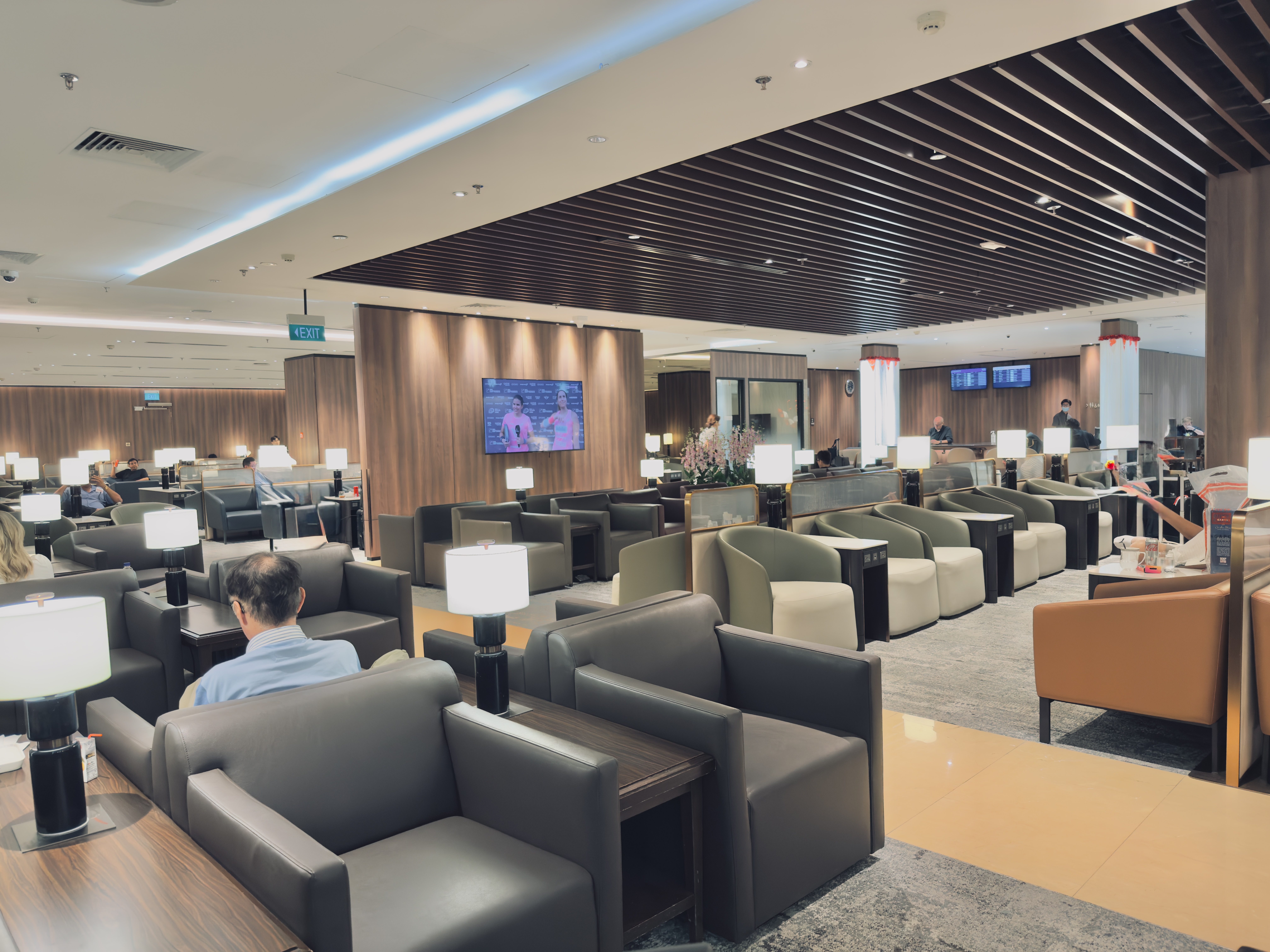 Singapore KrisSilver Lounge Changi T2 seating area Singapore KrisSilver Lounge Changi T2 seating area