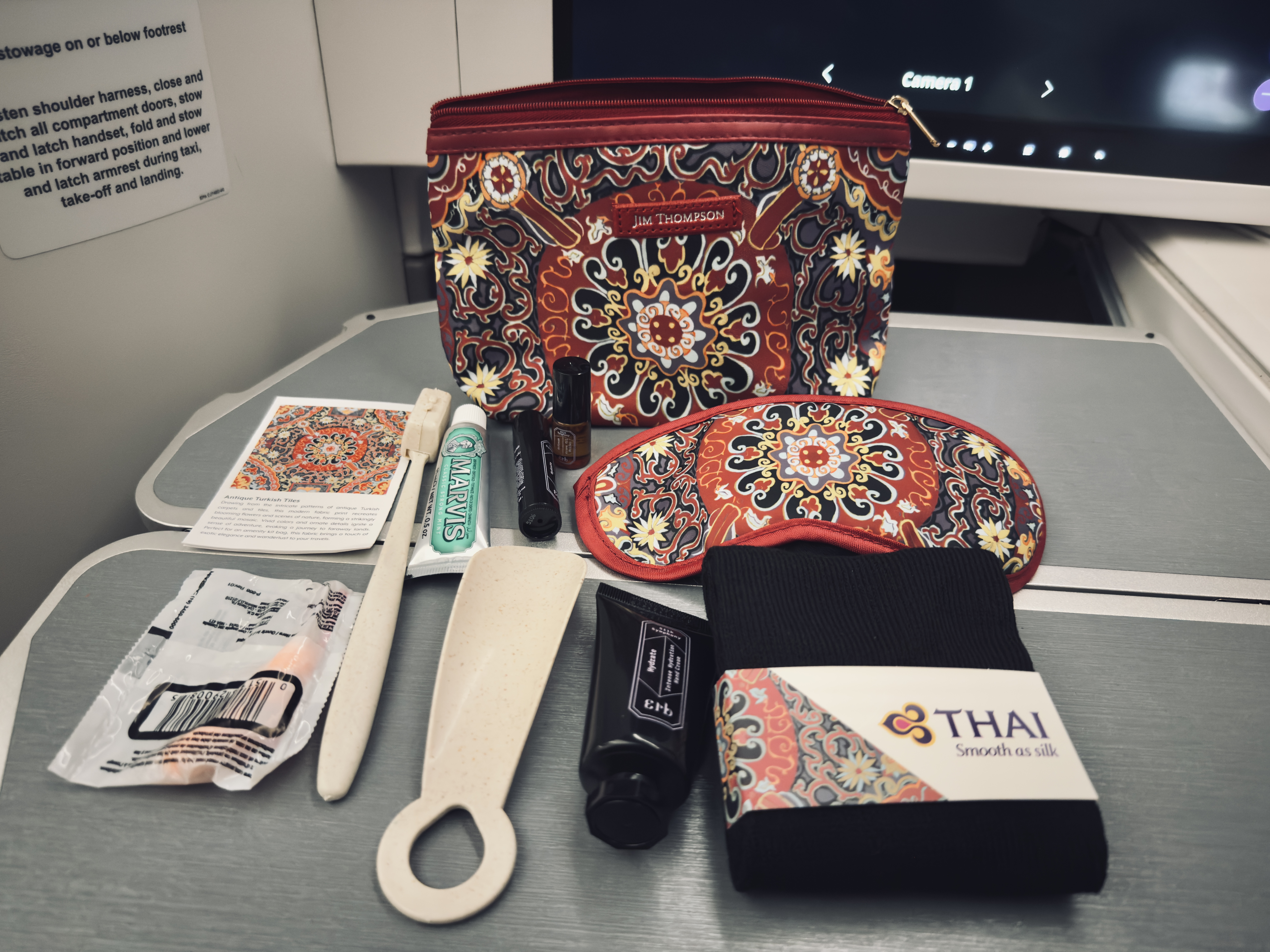 Thai Airways Royal Silk a350 900 business class amenity kit contents Thai Airways Royal Silk a350 900 business class amenity kit contents