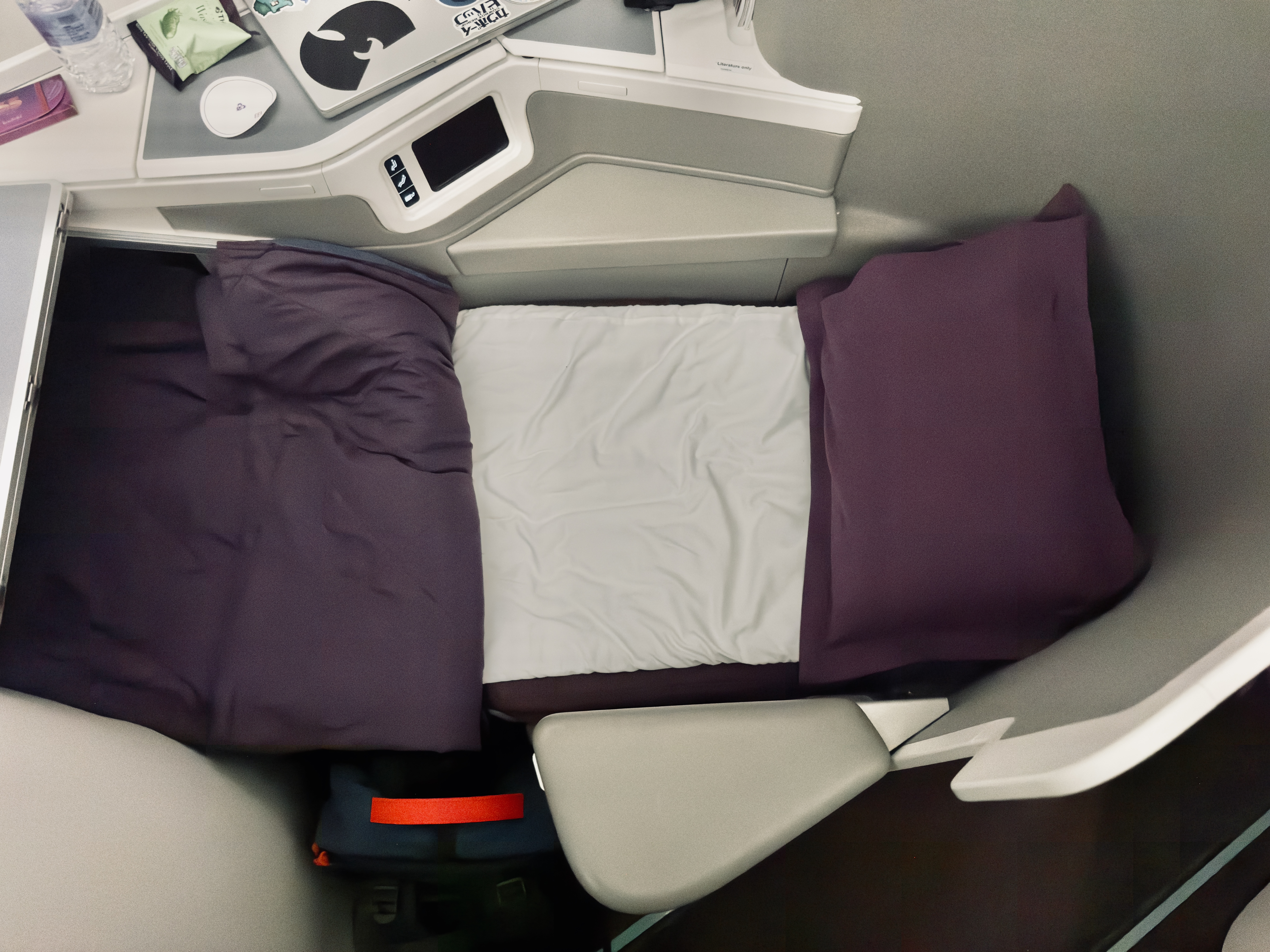 Thai Airways Royal Silk a350 900 business class bed Thai Airways Royal Silk a350 900 business class bed