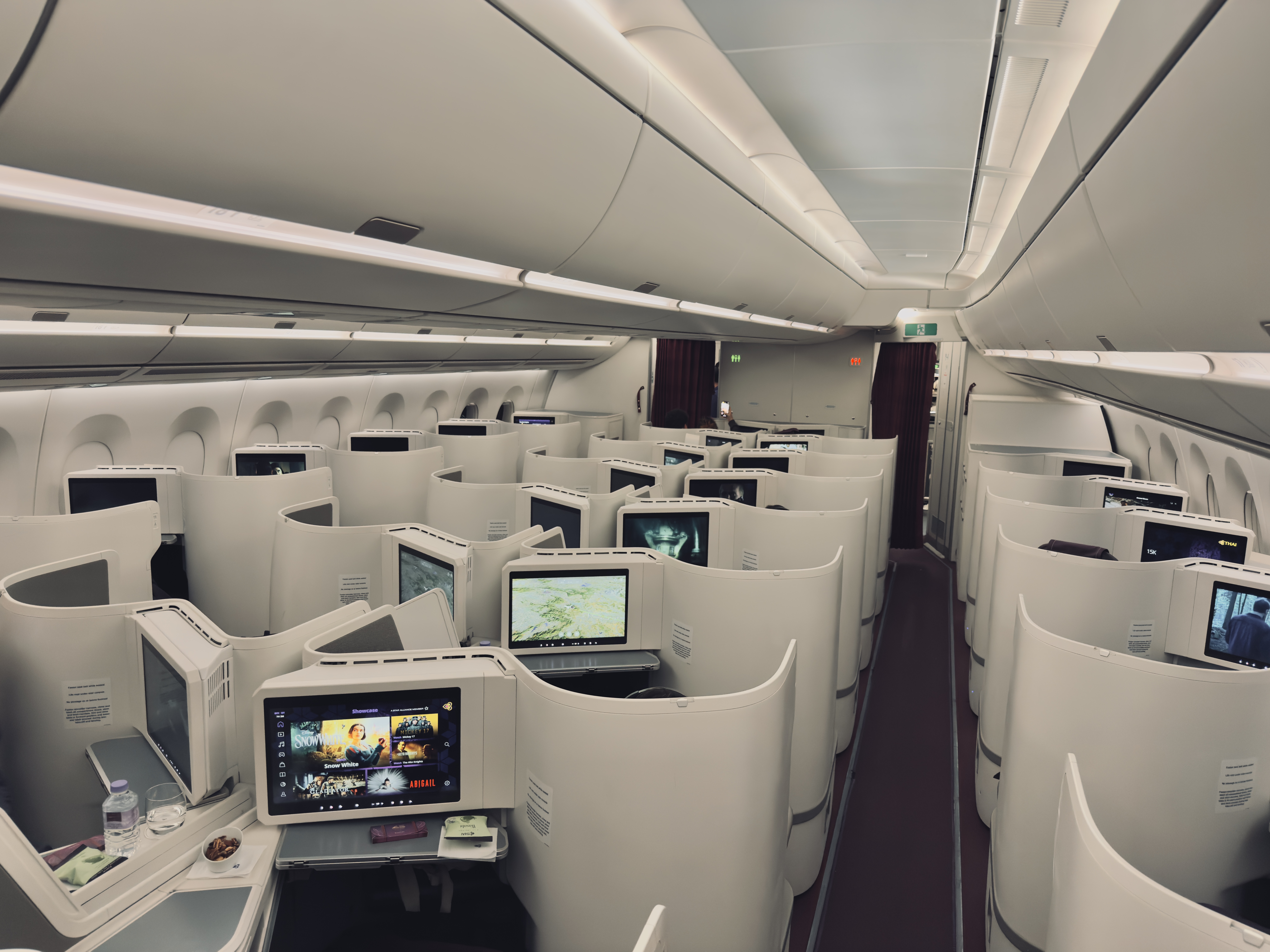 Thai Airways Royal Silk a350 900 business class cabin overview Thai Airways Royal Silk a350 900 business class cabin overview