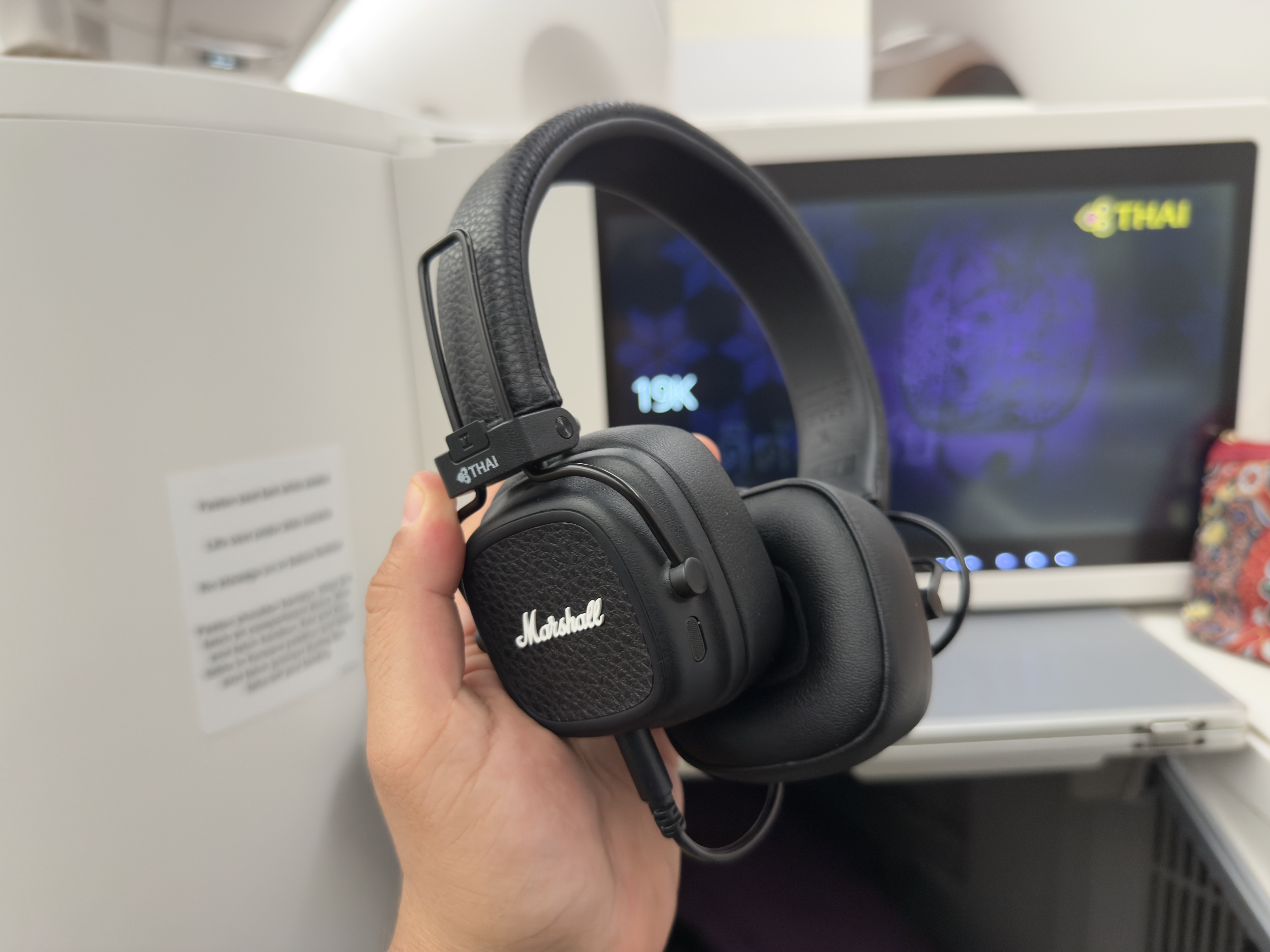 Thai Airways Royal Silk a350 900 business class headset Thai Airways Royal Silk a350 900 business class headset