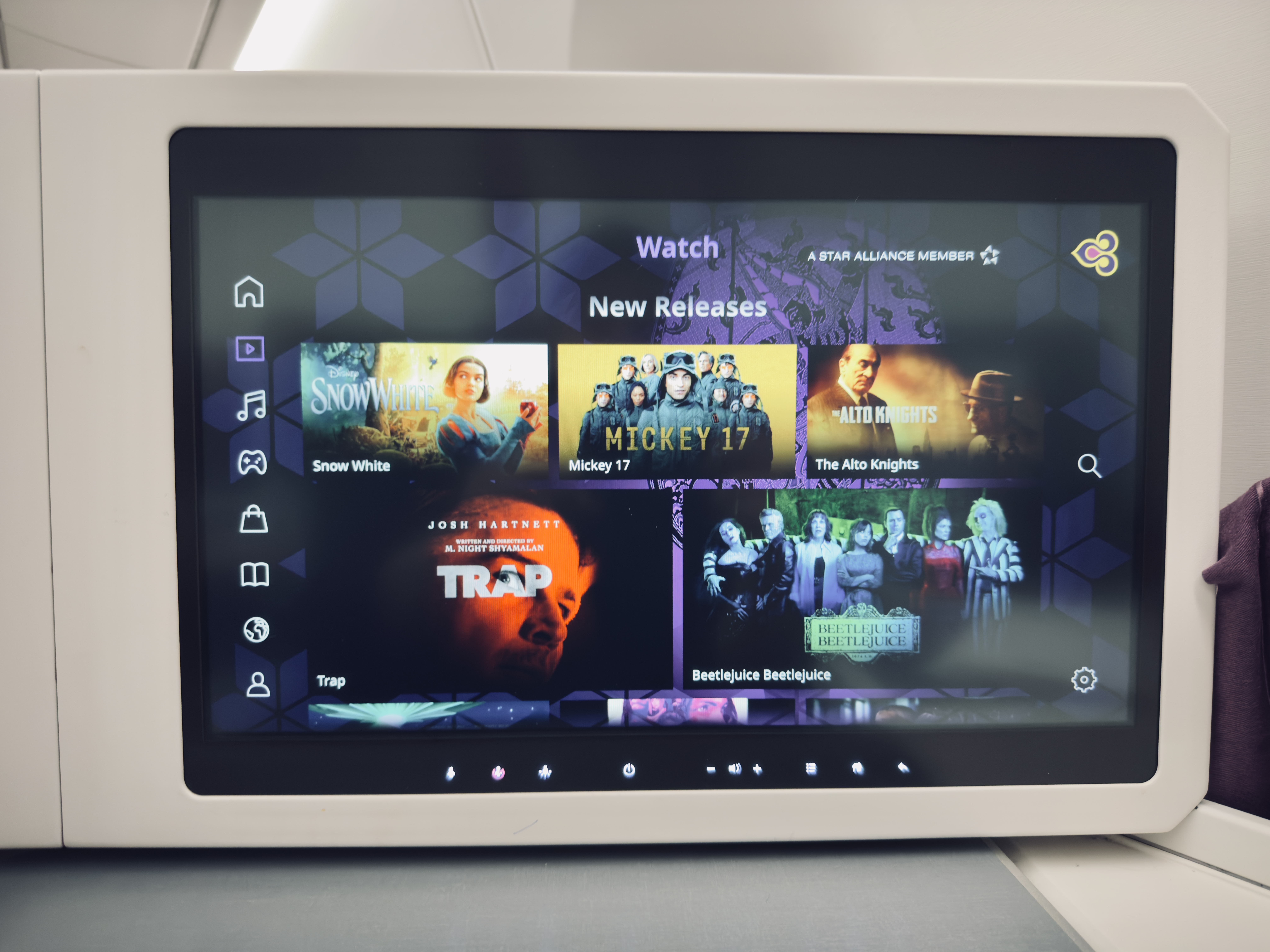 Thai Airways Royal Silk a350 900 business class in flight entertainment Thai Airways Royal Silk a350 900 business class in flight entertainment