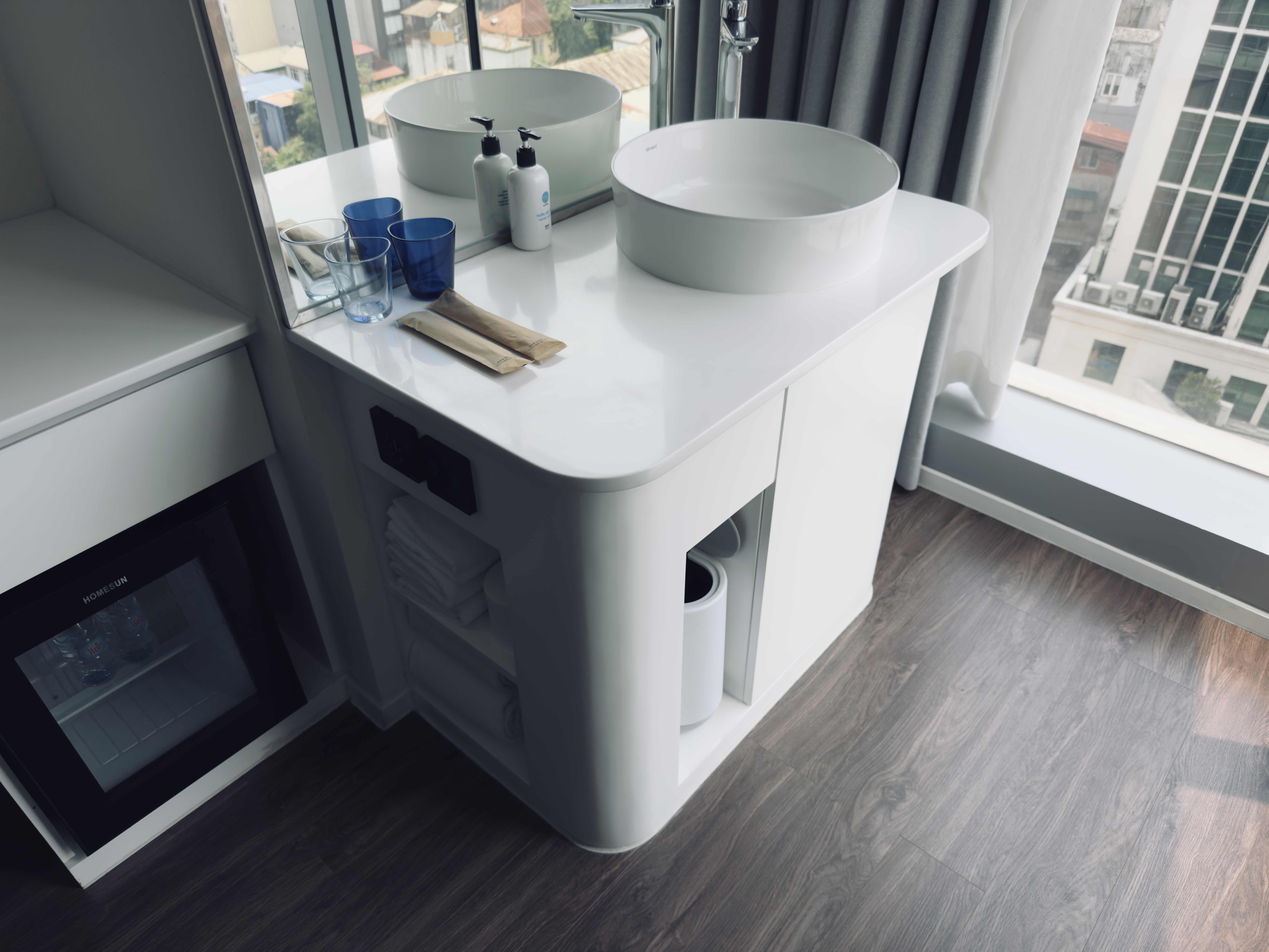 Tru by Hilton Hanoi Station bathroom vanity