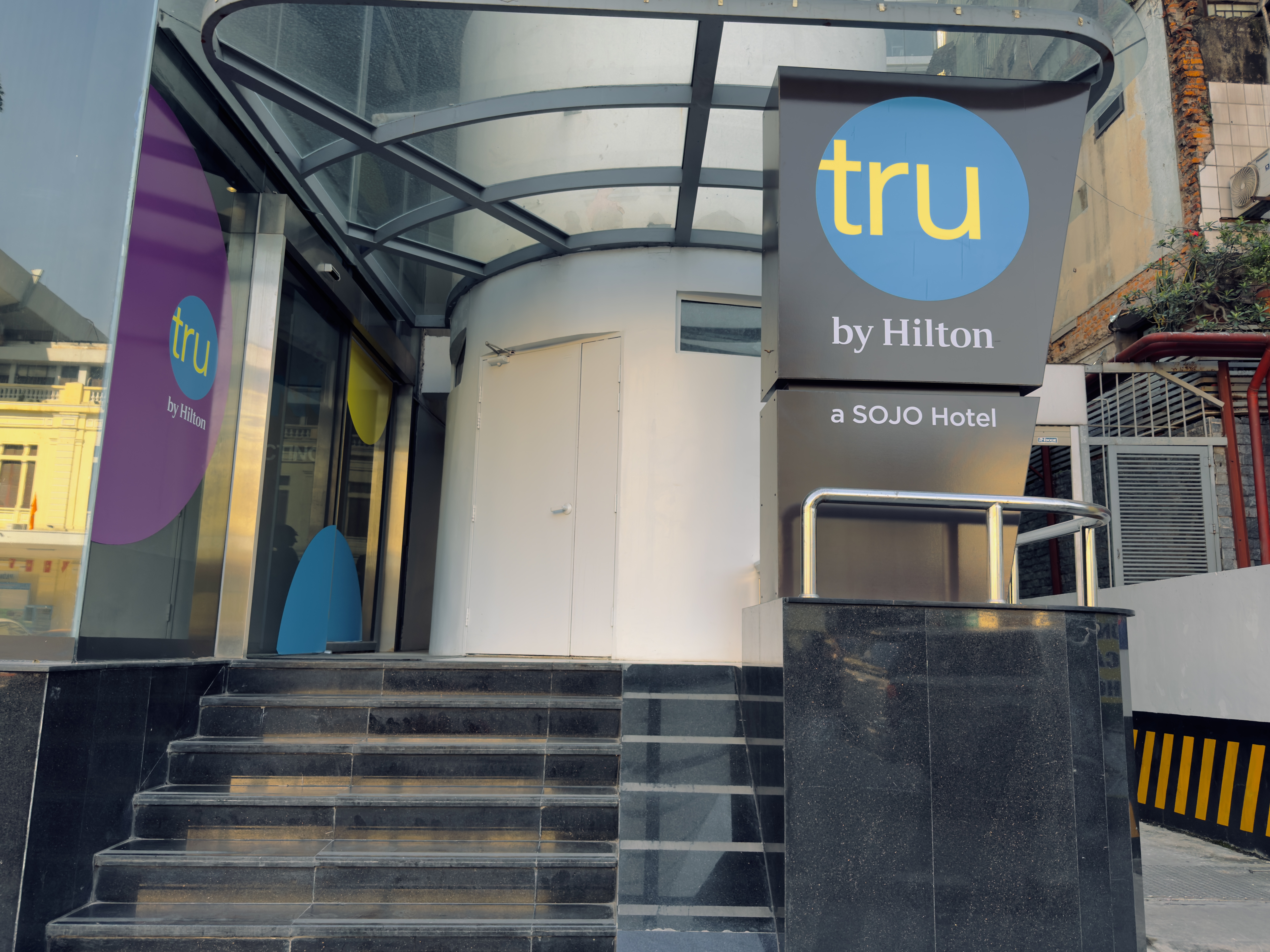 Tru by Hilton Hanoi Station exterior sign