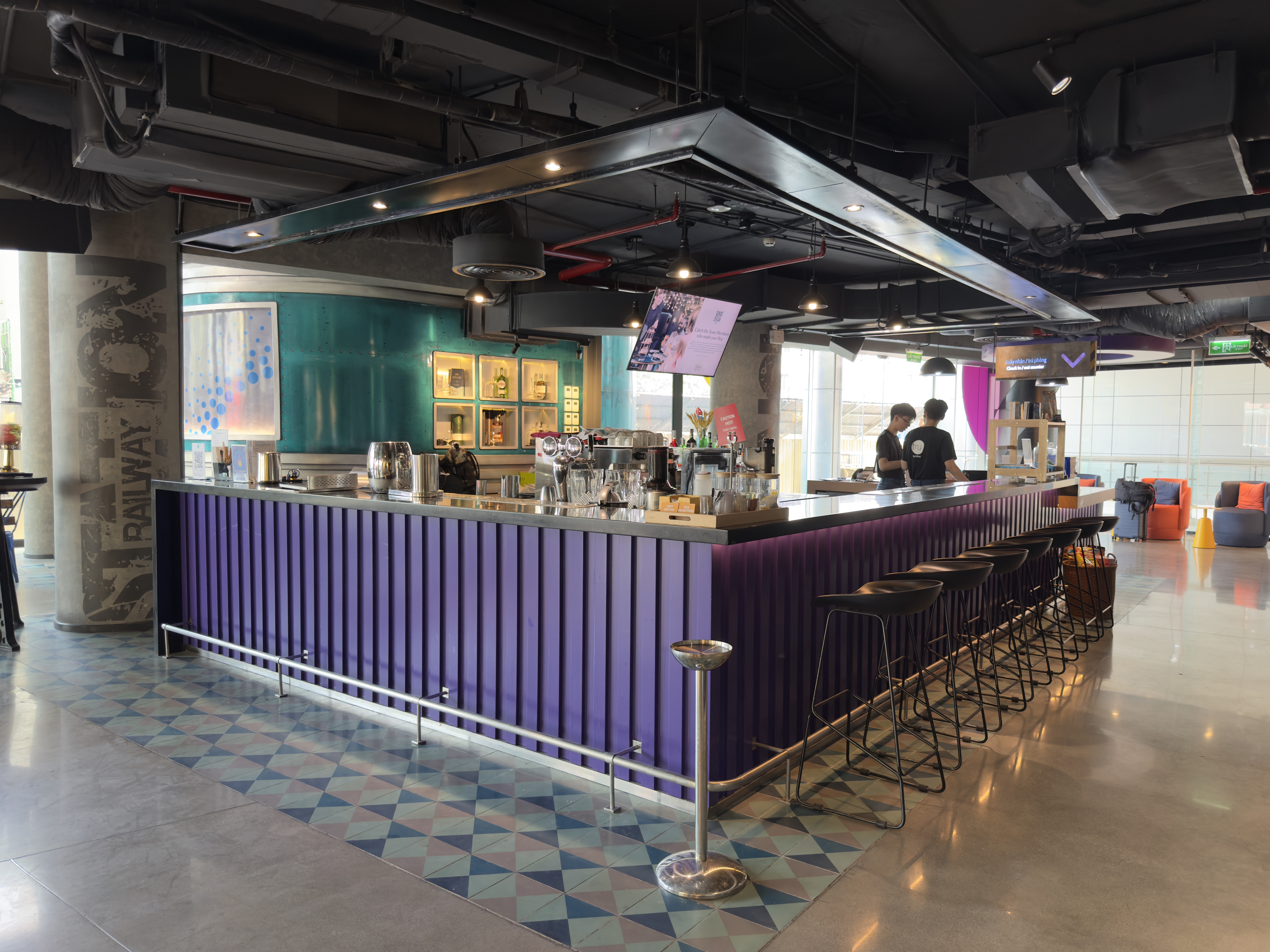 Tru by Hilton Hanoi Station hotel bar