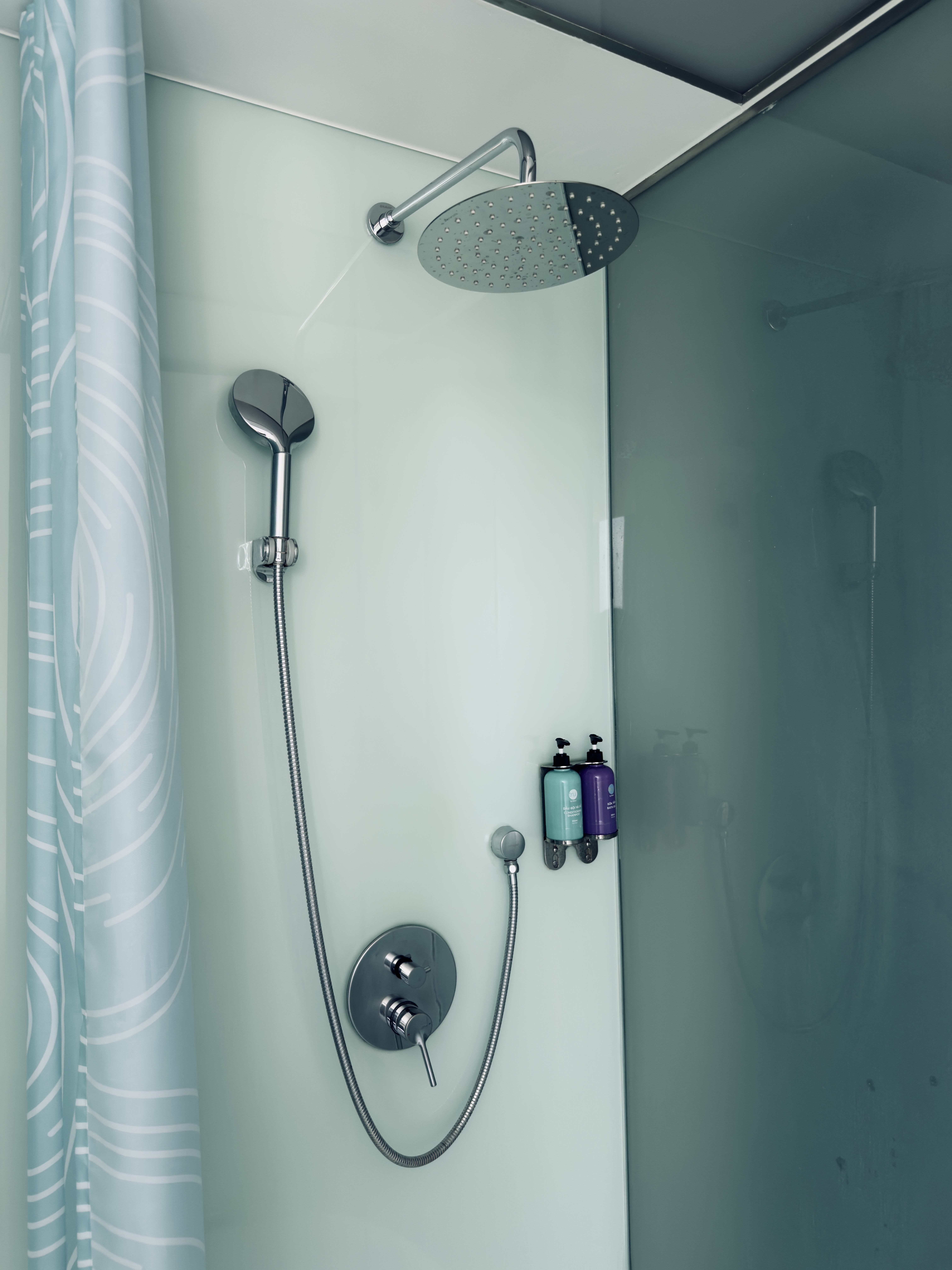 Tru by Hilton Hanoi Station shower