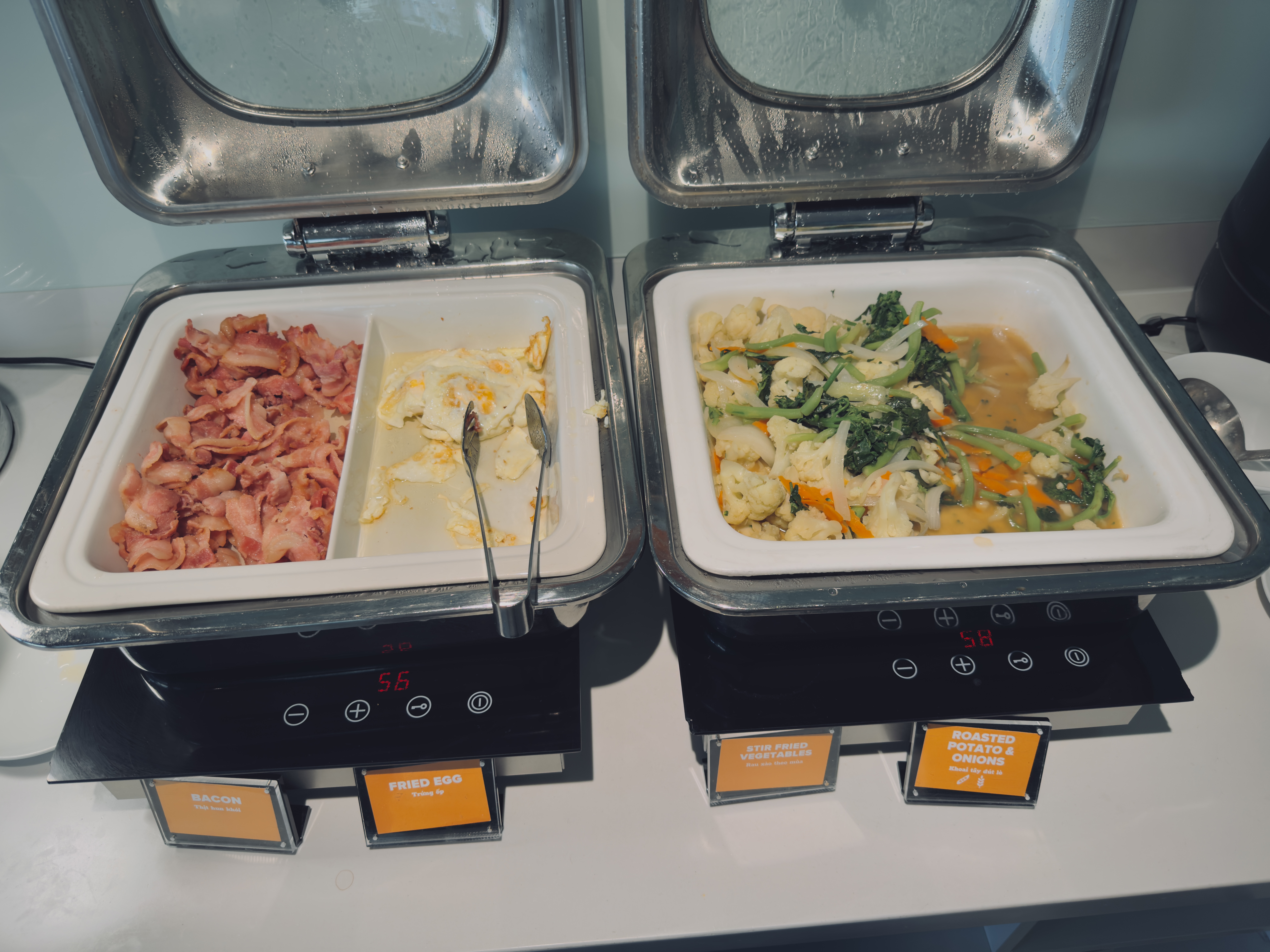 Tru by Hilton Hanoi Station. hot foods
