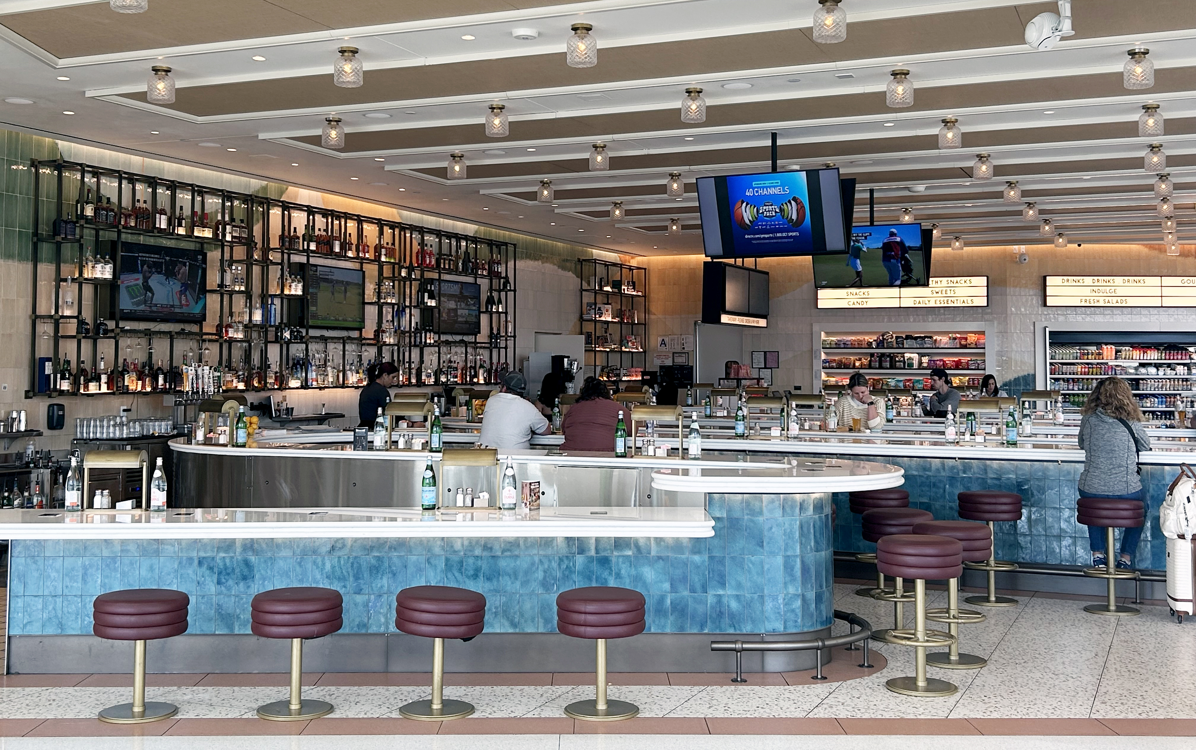 Bubbys airport restaurant LGA reverse angle