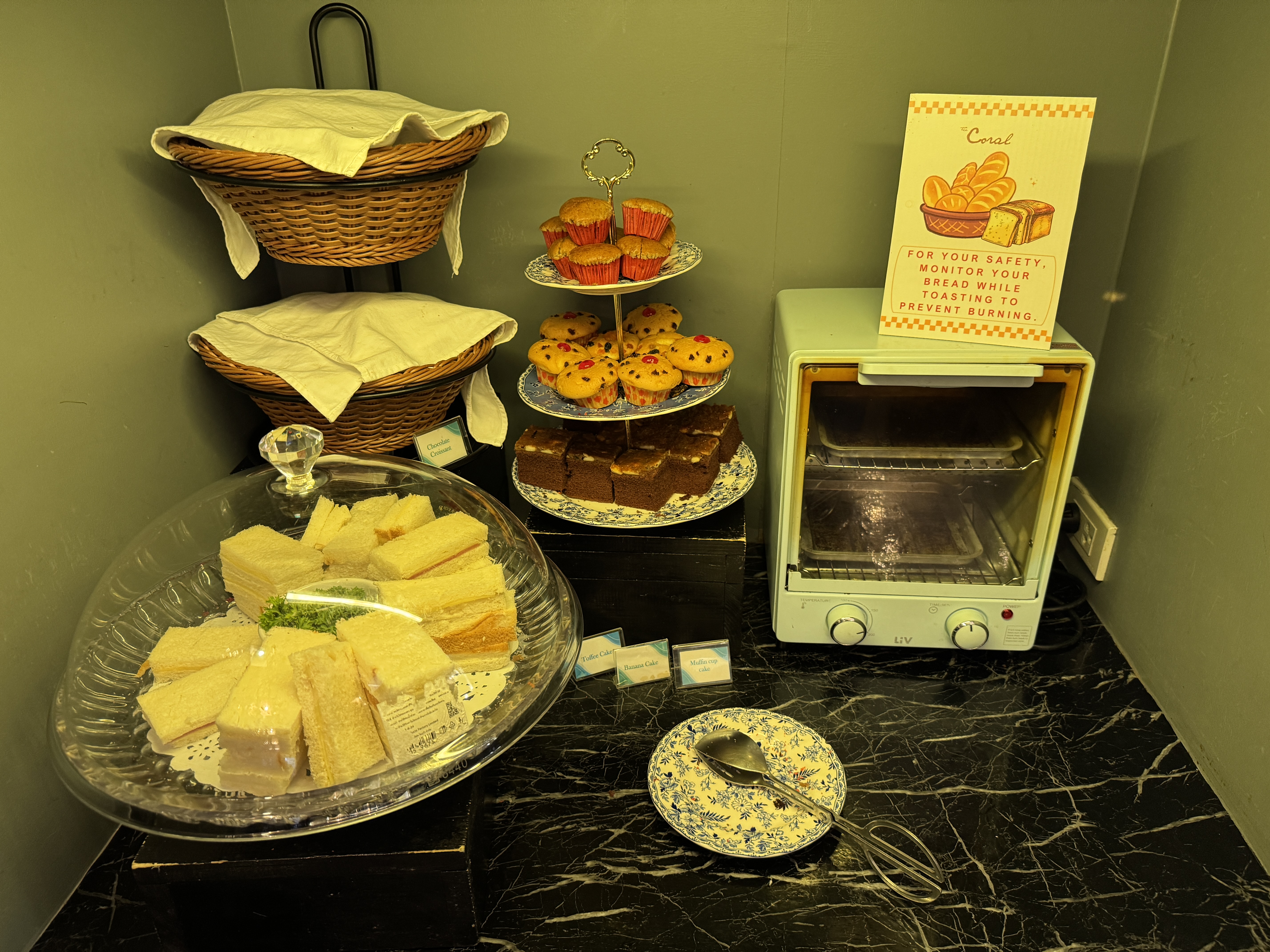 Coral Executive Lounge HKT breads