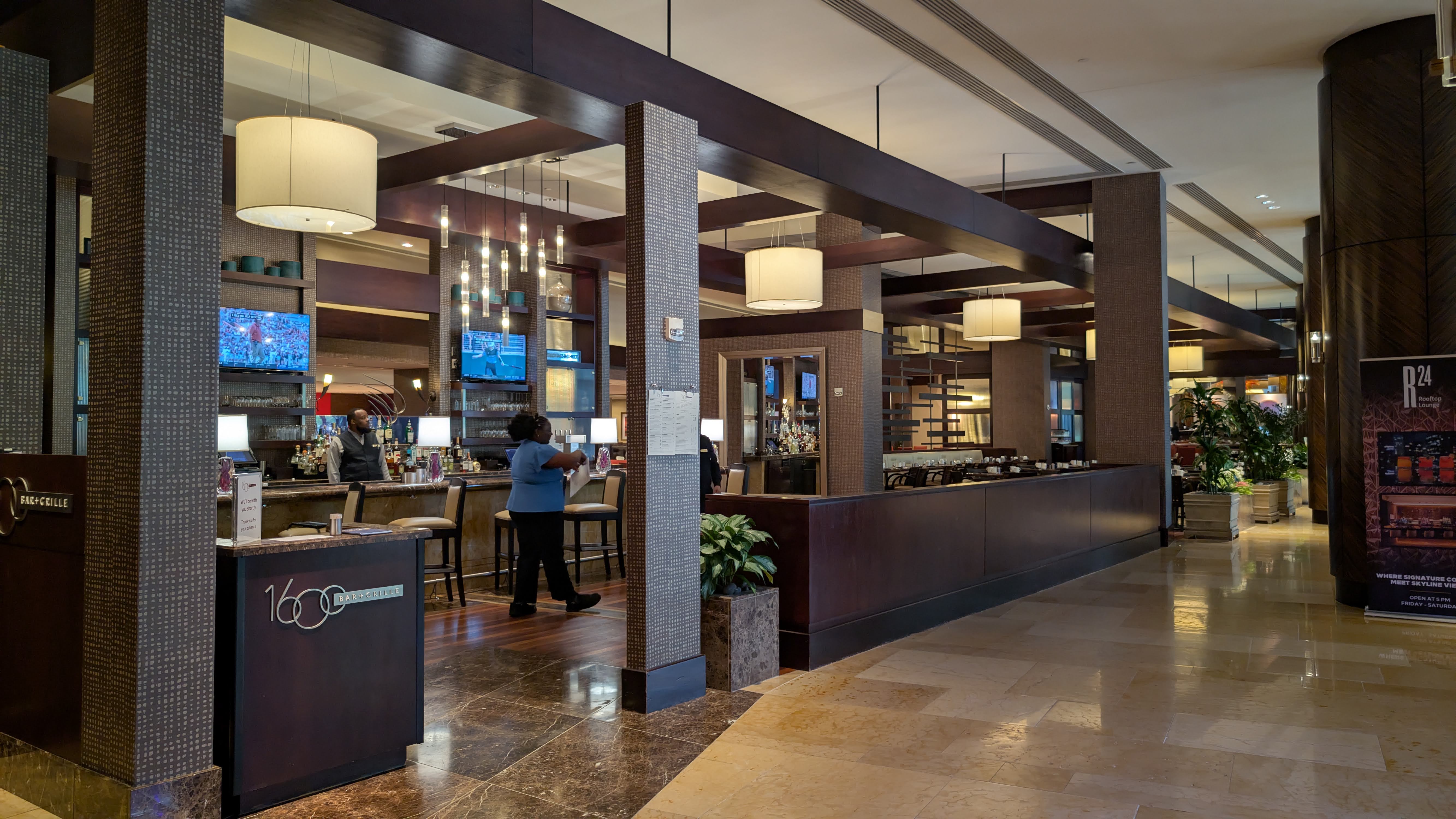 Hilton Americas Houston 1600 Bar + Grille